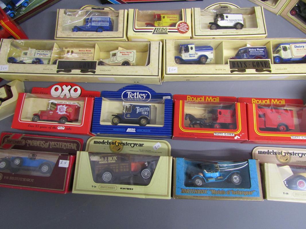 Collection of boxed cars includes Lledo Days Gone, Matchbox models of Yesteryear, Cameo Village - Image 3 of 8