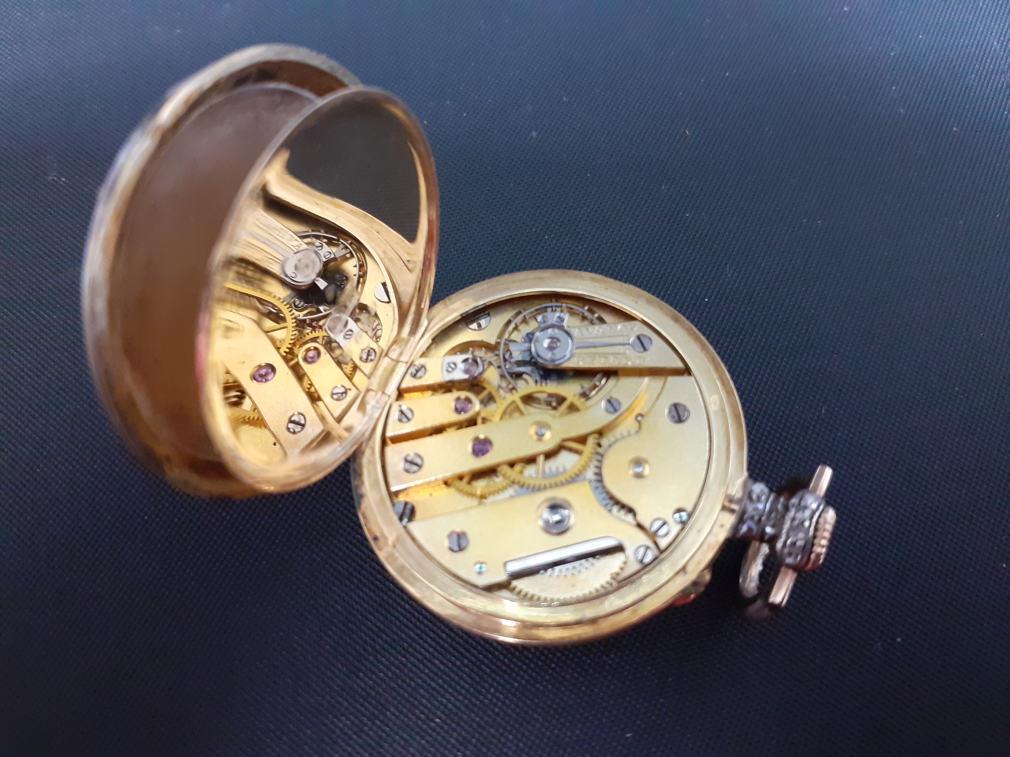 18k gold fob watch with subsidiary seconds dial, engine turned face, with believed to be later - Image 6 of 6