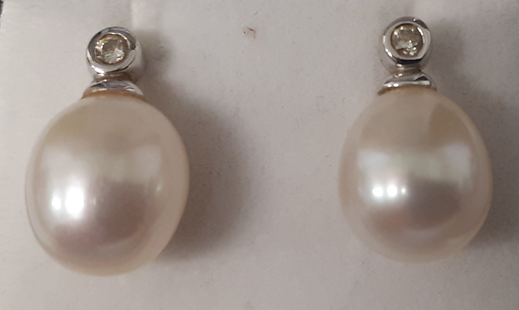 Pair of 18ct white gold, pearl & collet set diamond earrings (marked 750) 3.9g, 10mm pearls - Image 3 of 4