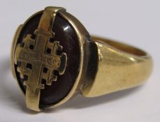 14K signet ring with Jerusalem cross mount over possible sardonyx stone - ring size R/S - total