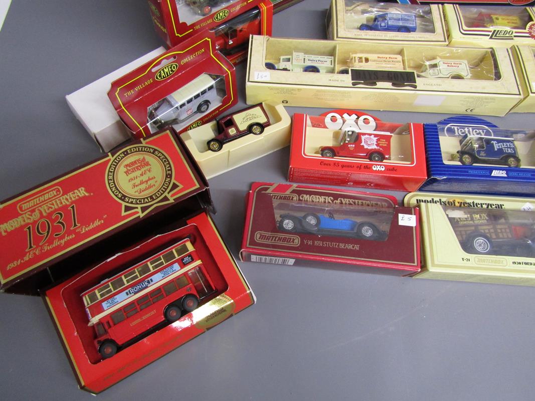 Collection of boxed cars includes Lledo Days Gone, Matchbox models of Yesteryear, Cameo Village - Image 2 of 8