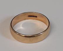 9ct gold wedding band 3.14g, size R