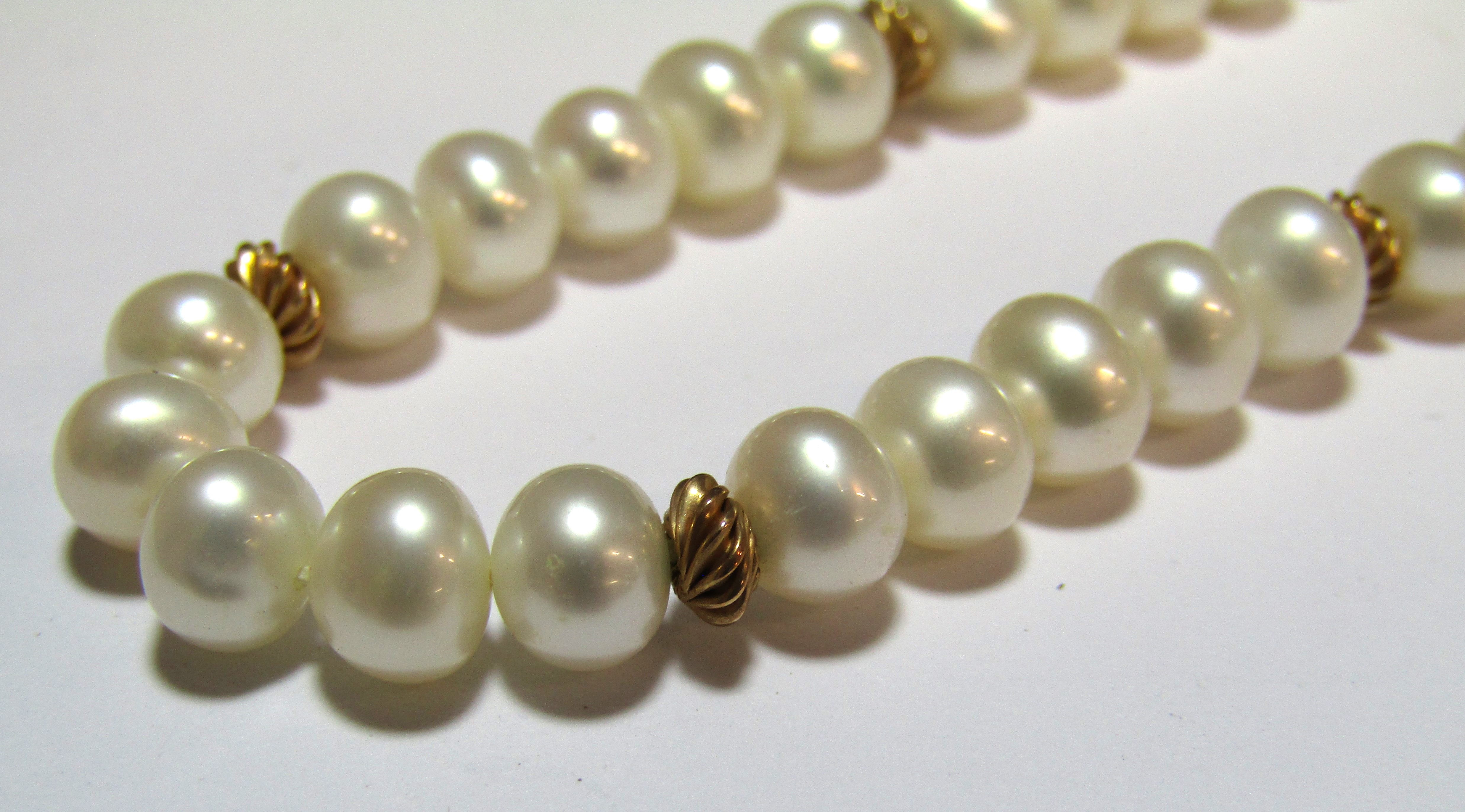 9ct gold mounted pearl necklace - Image 2 of 5