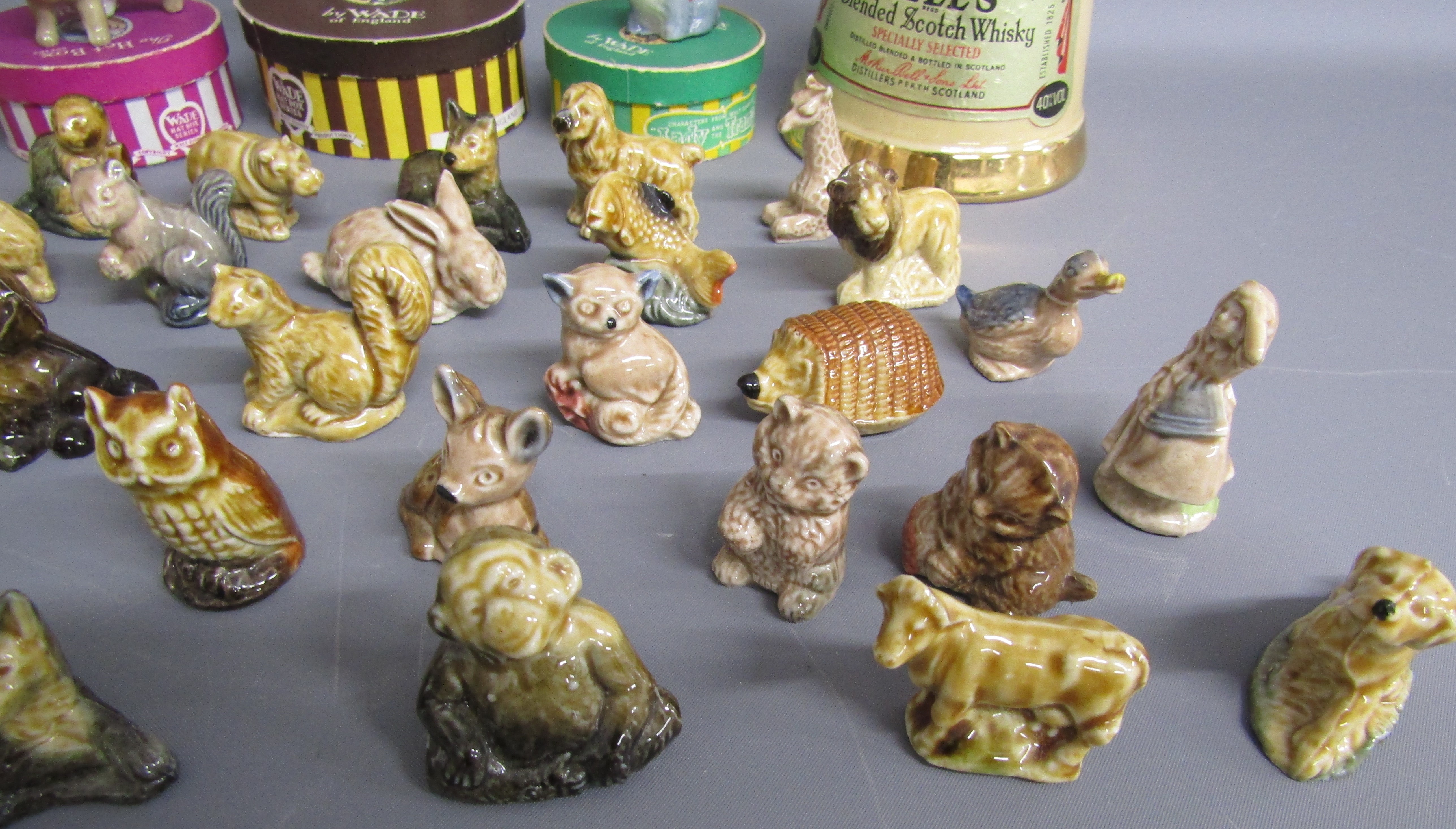 Collection of Wade Whimsies also includes 3 Hatbox series, Goebel figure 1938 'Wayside'. small - Image 3 of 6