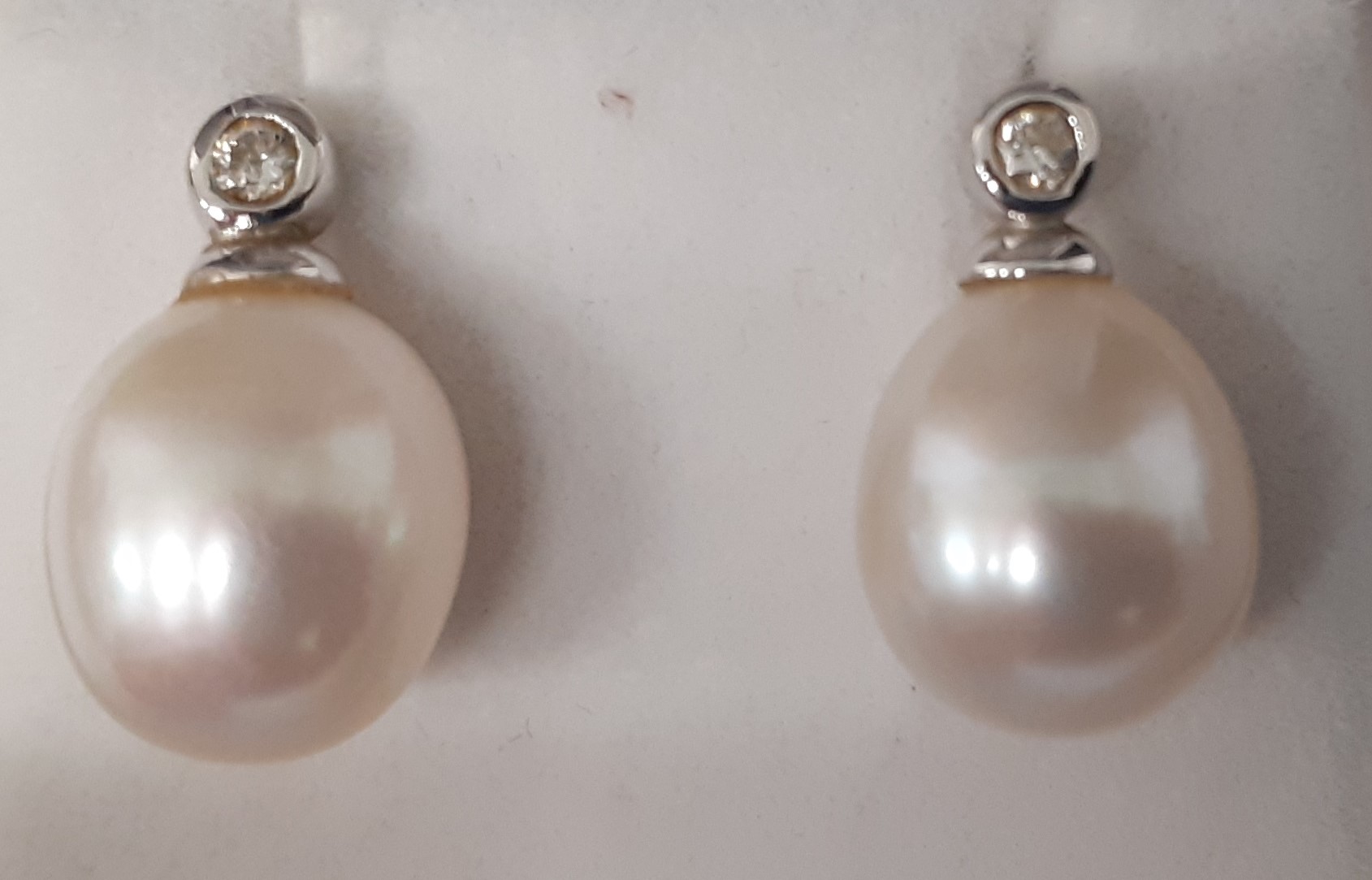 Pair of 18ct white gold, pearl & collet set diamond earrings (marked 750) 3.9g, 10mm pearls - Image 4 of 4