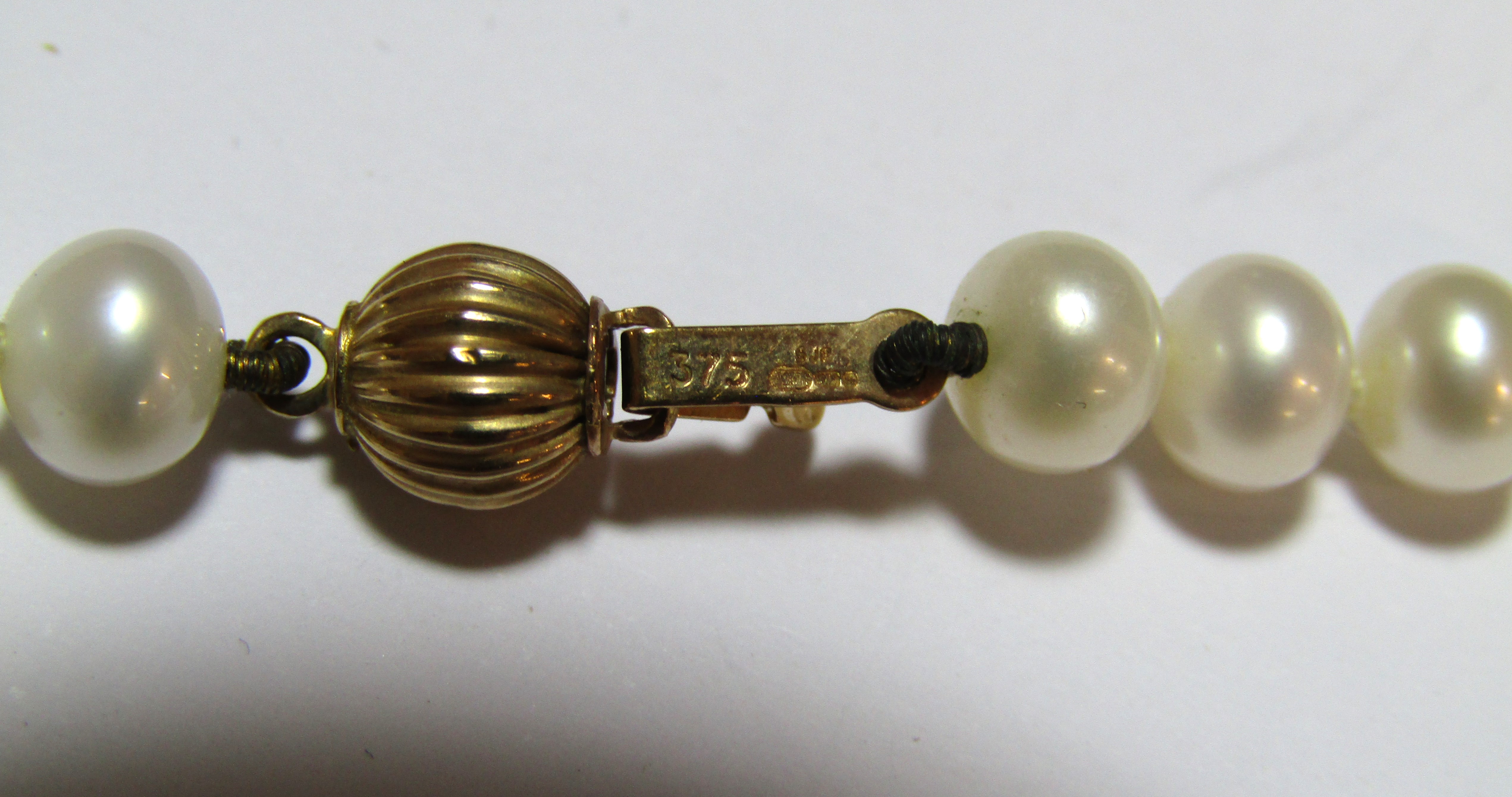 9ct gold mounted pearl necklace - Image 4 of 5