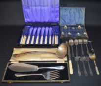 Selection of silver plate including cased set of teaspoons / sugar tongs, fish knives & forks, Art