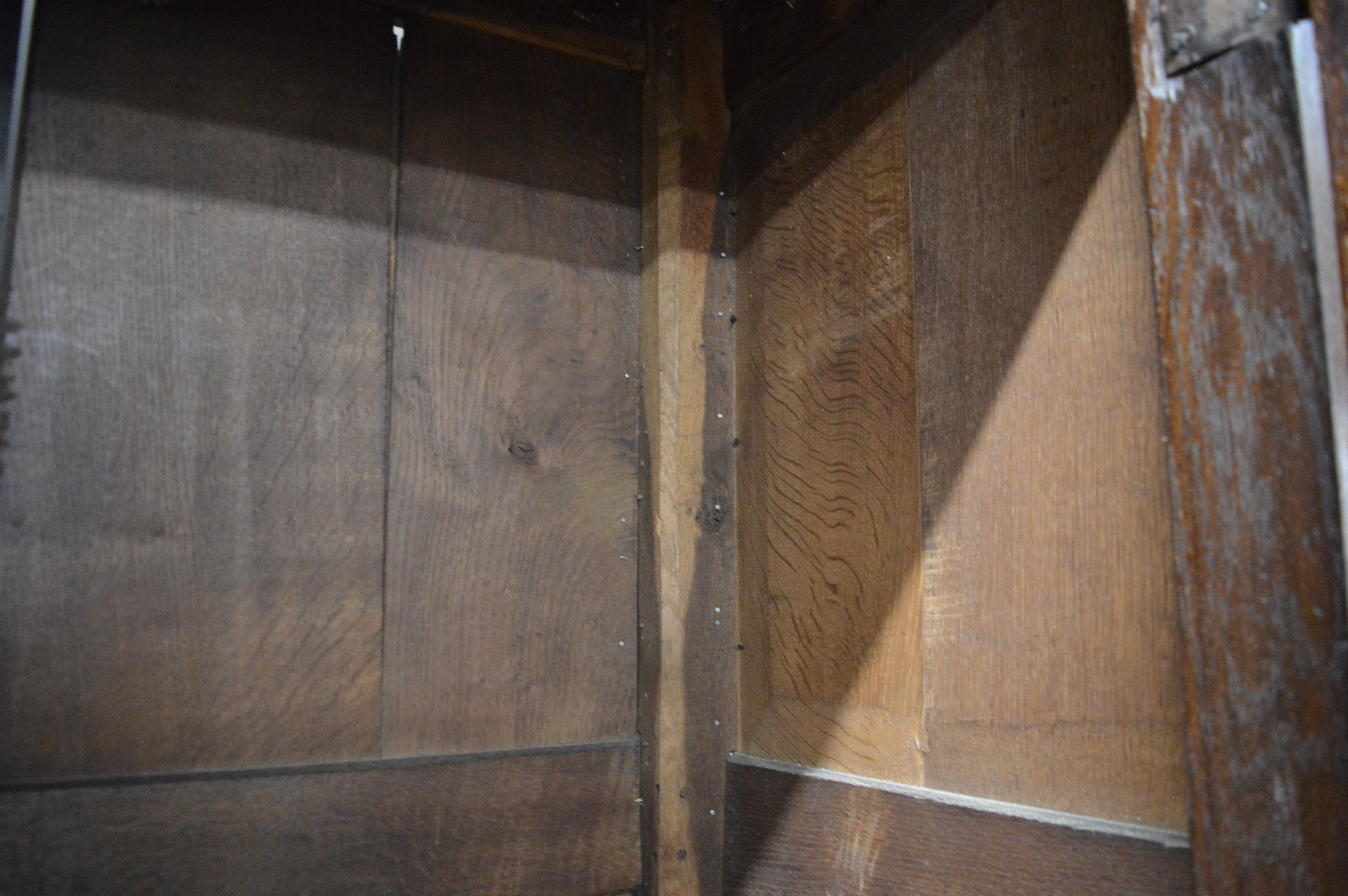 Georgian oak paneled cupboard / wardrobe Ht 198cm L 182cm D 55cm - Image 5 of 5