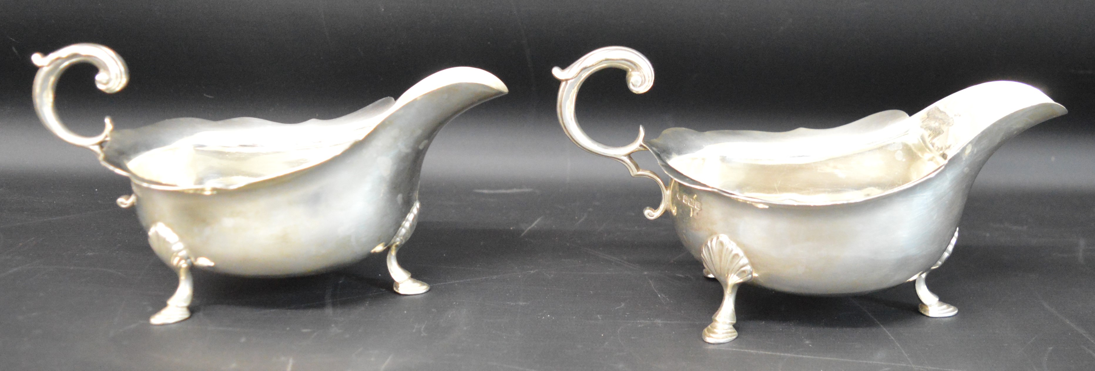 Pair of George V silver sauce boats, William Hutton & Sons, Sheffield 1915, 18.64ozt