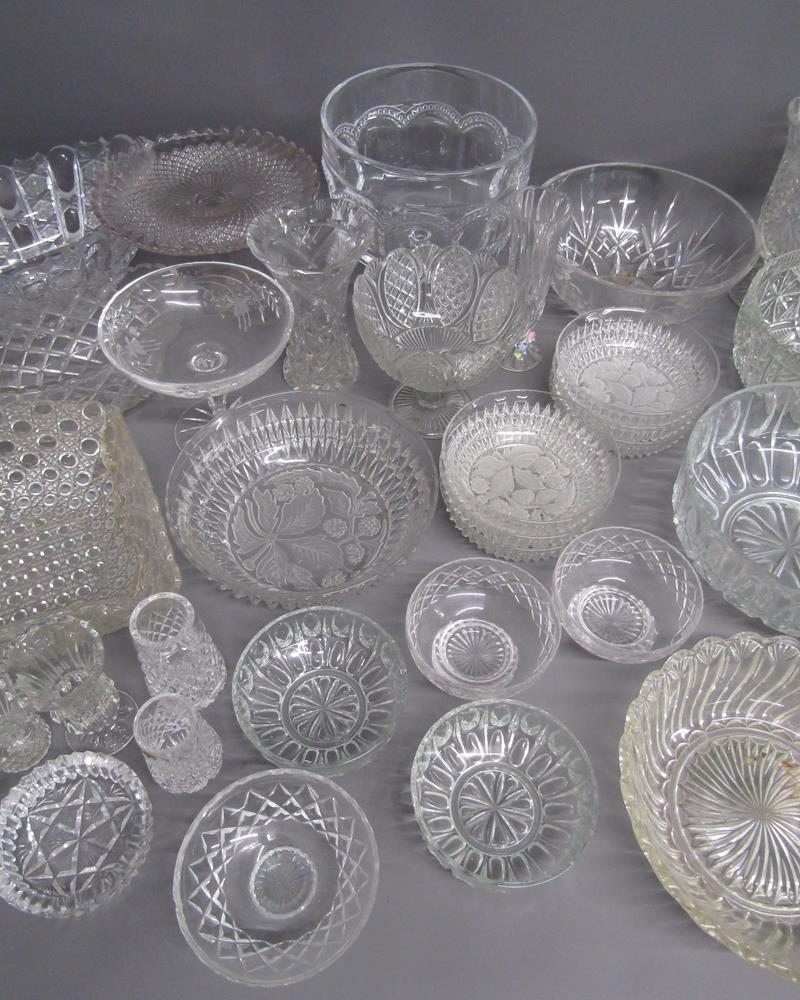 Collection of crystal and glassware, bowls, fruit set, cake stand, trifle dish, celery vase, etc - Image 3 of 6