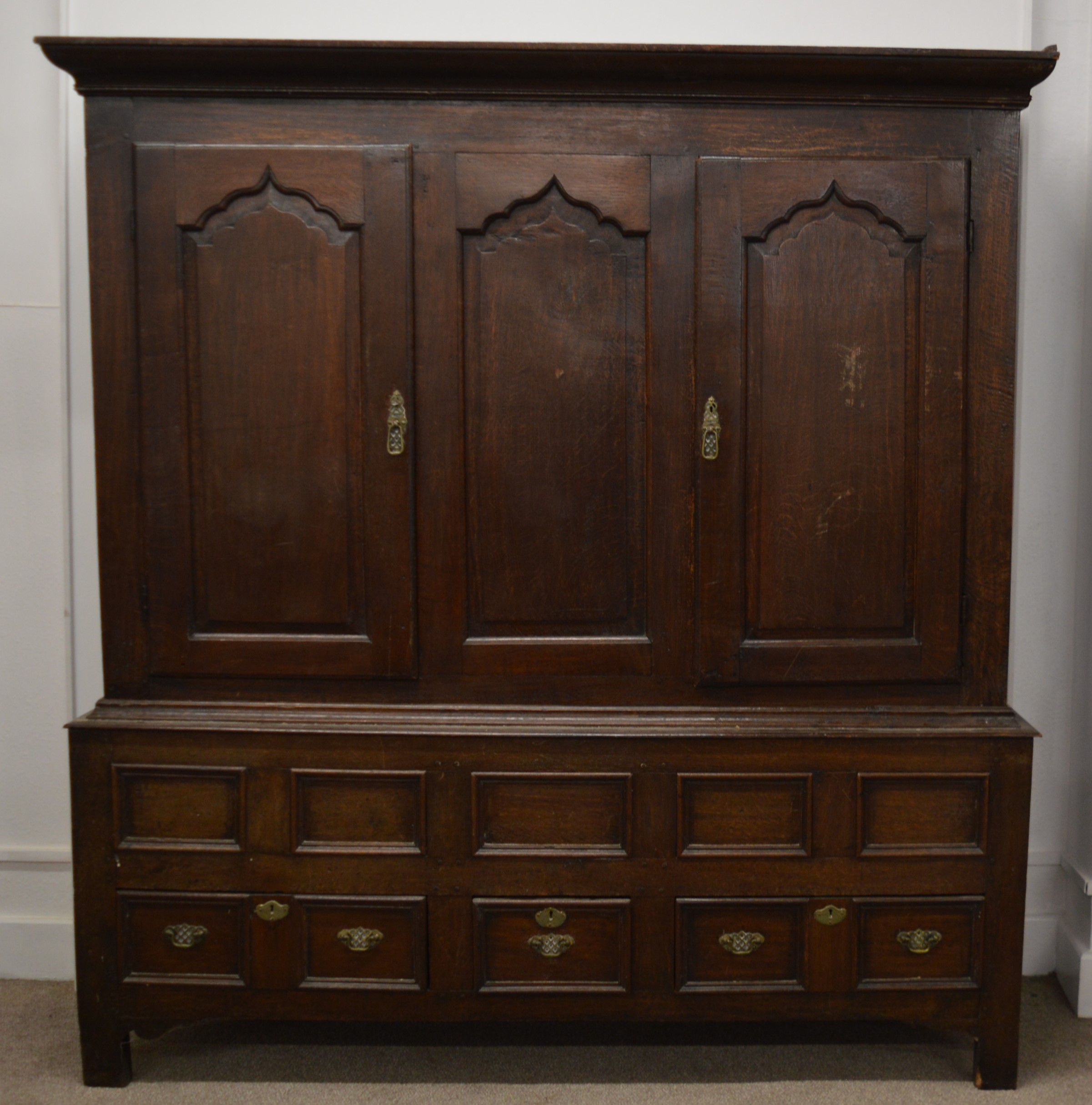 Georgian oak paneled cupboard / wardrobe Ht 198cm L 182cm D 55cm