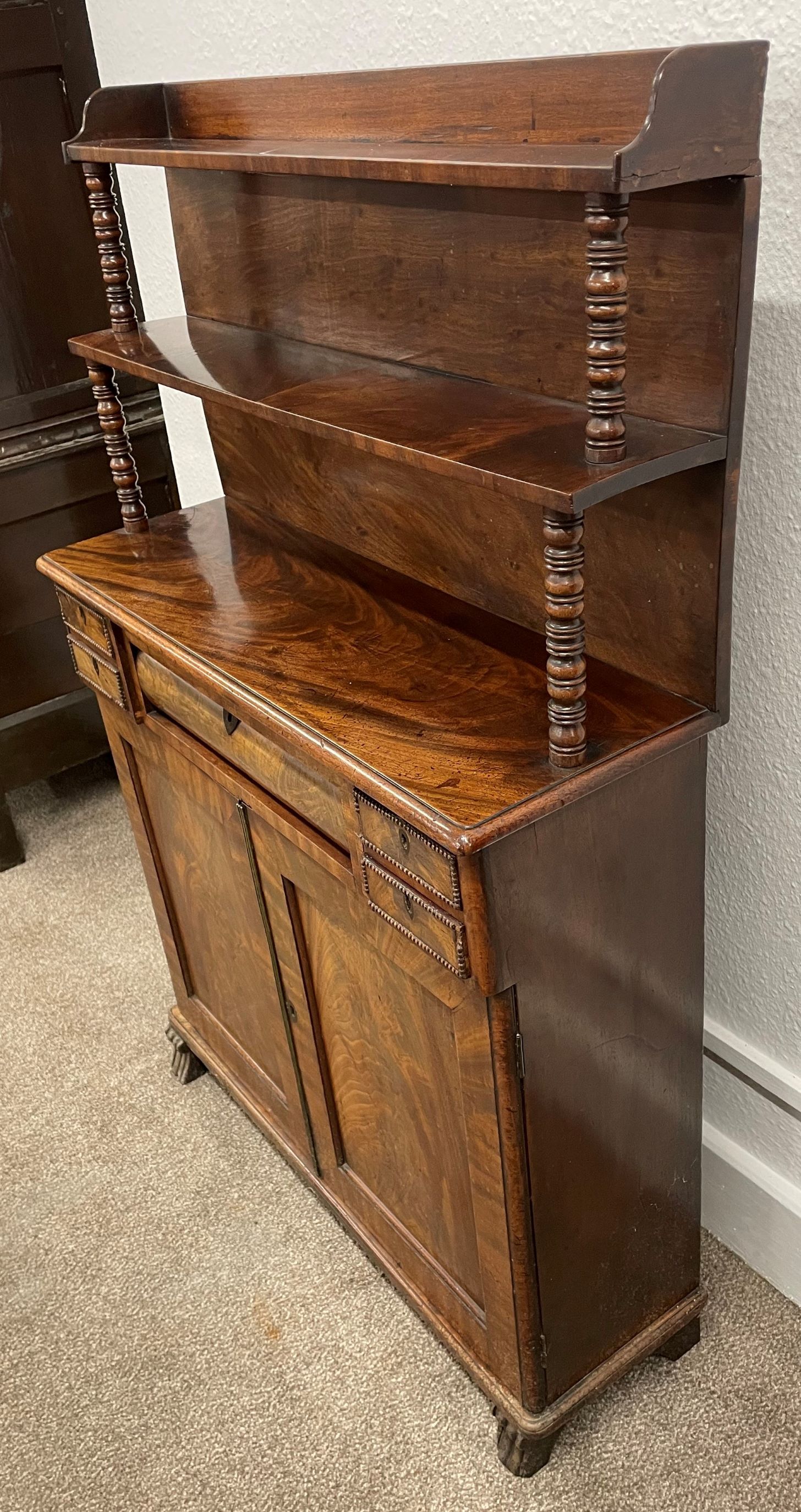 Small William IV chiffonier in mahogany Ht 124cm D 27cm W 80cm - Bild 2 aus 4