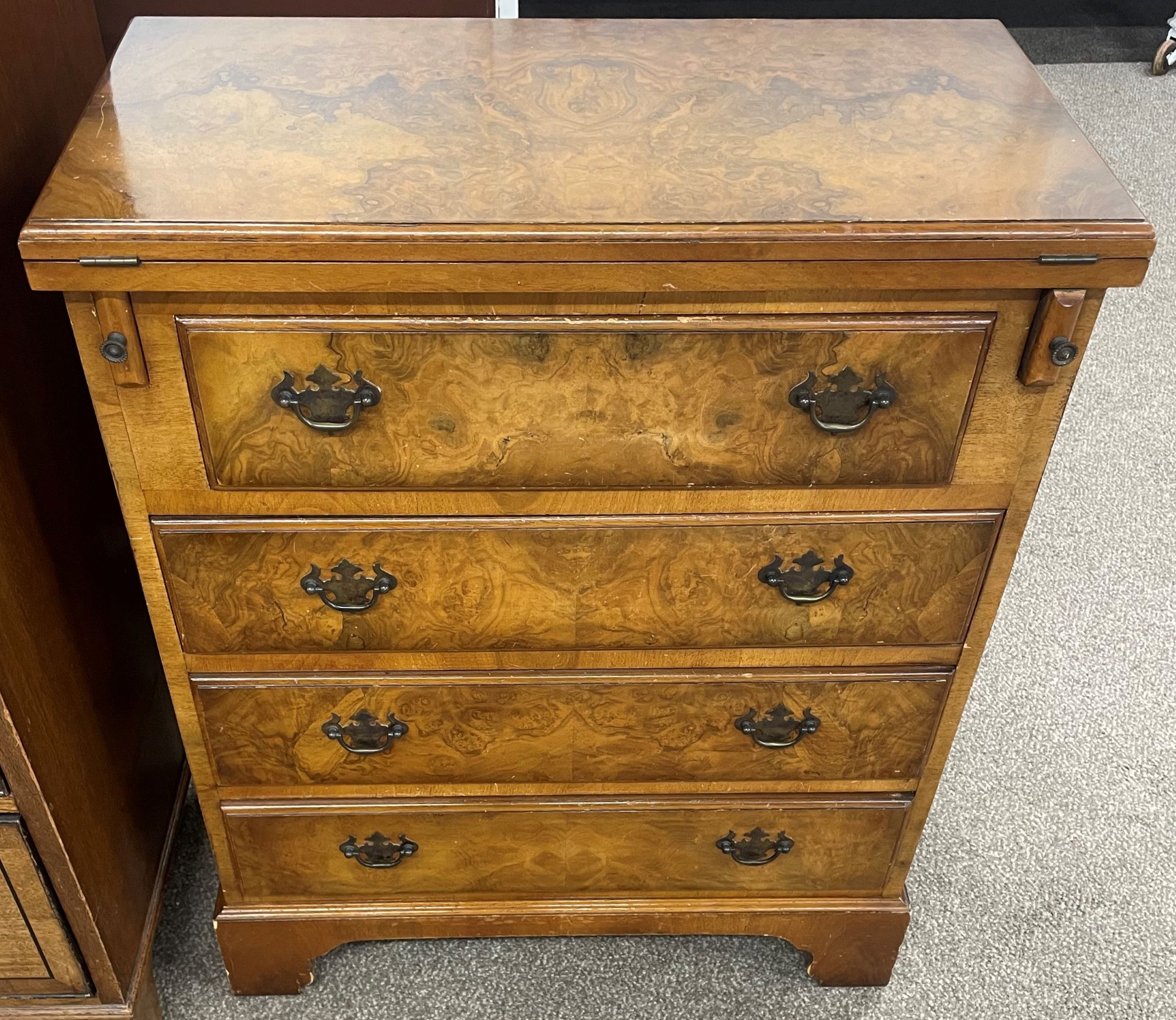 Small reproduction Georgian bachelor chest with fold open top Ht 78cm W 64cm D 33cm