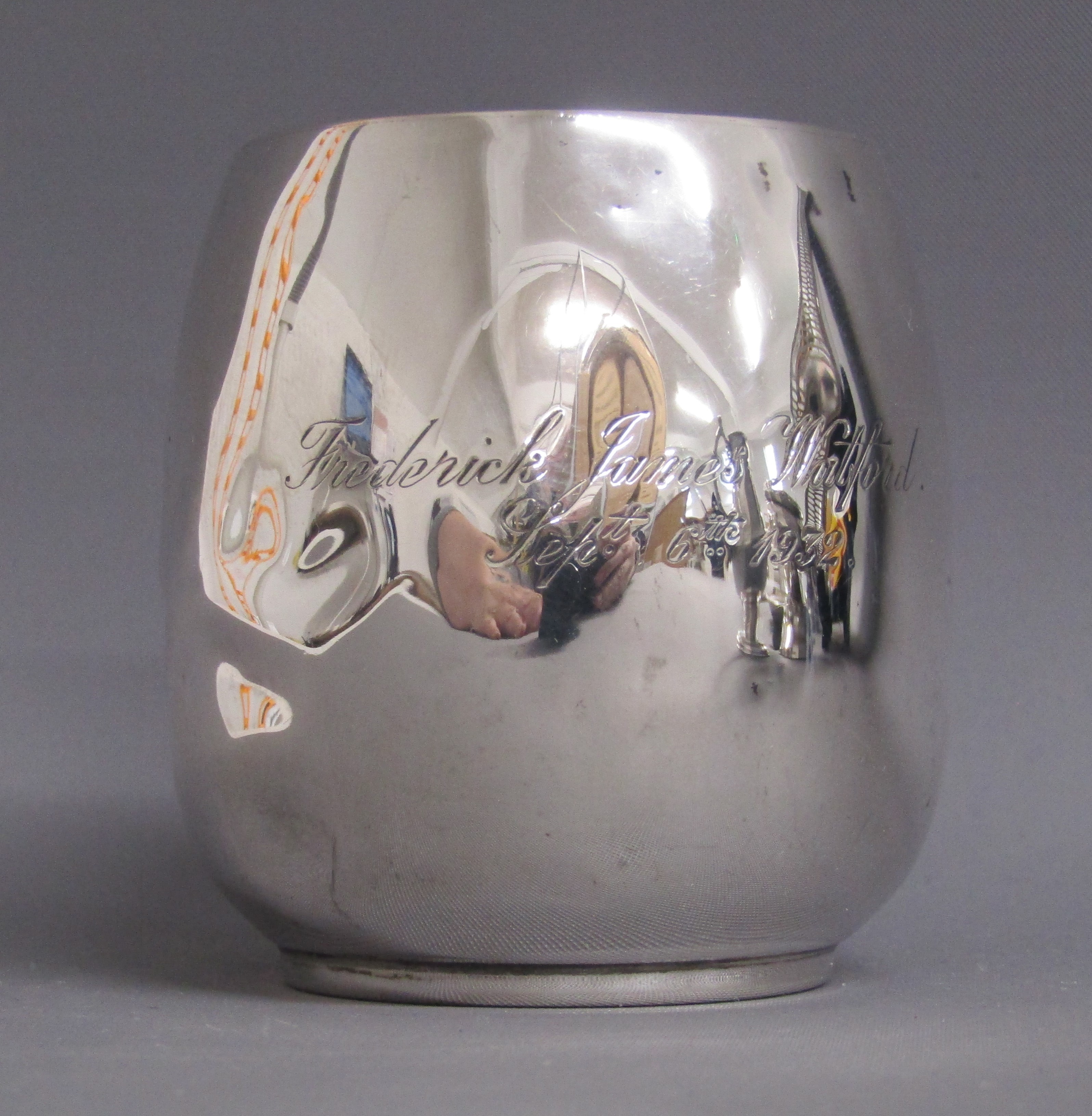 Silver christening tankard 'Frederick James Watford Sept 6th 1932 London (marks rubbed) 1.3ozt and a - Bild 6 aus 8