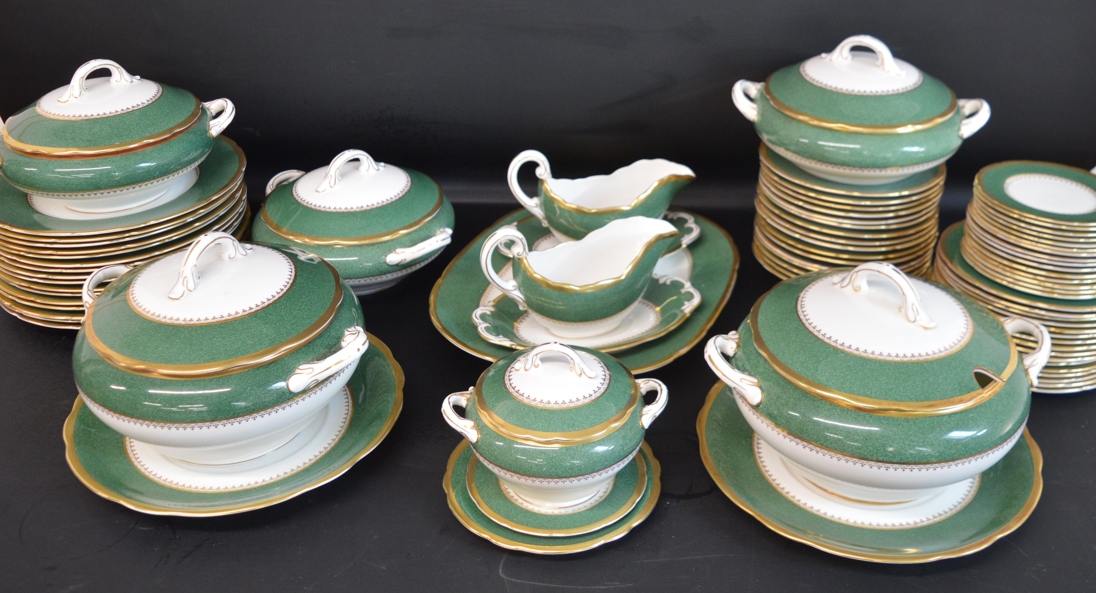 Large Coalport green & gilt dinner service (12+ setting)