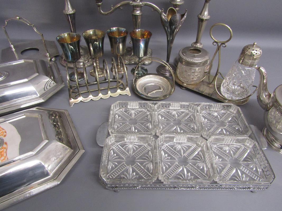 Collection of silver plate includes hors d'oeuvre tray with glass inserts, toast rack, teapot, tulip - Image 3 of 5