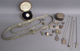 Silver jewellery including brooches, rings, necklaces, pendants, earrings etc also white metal