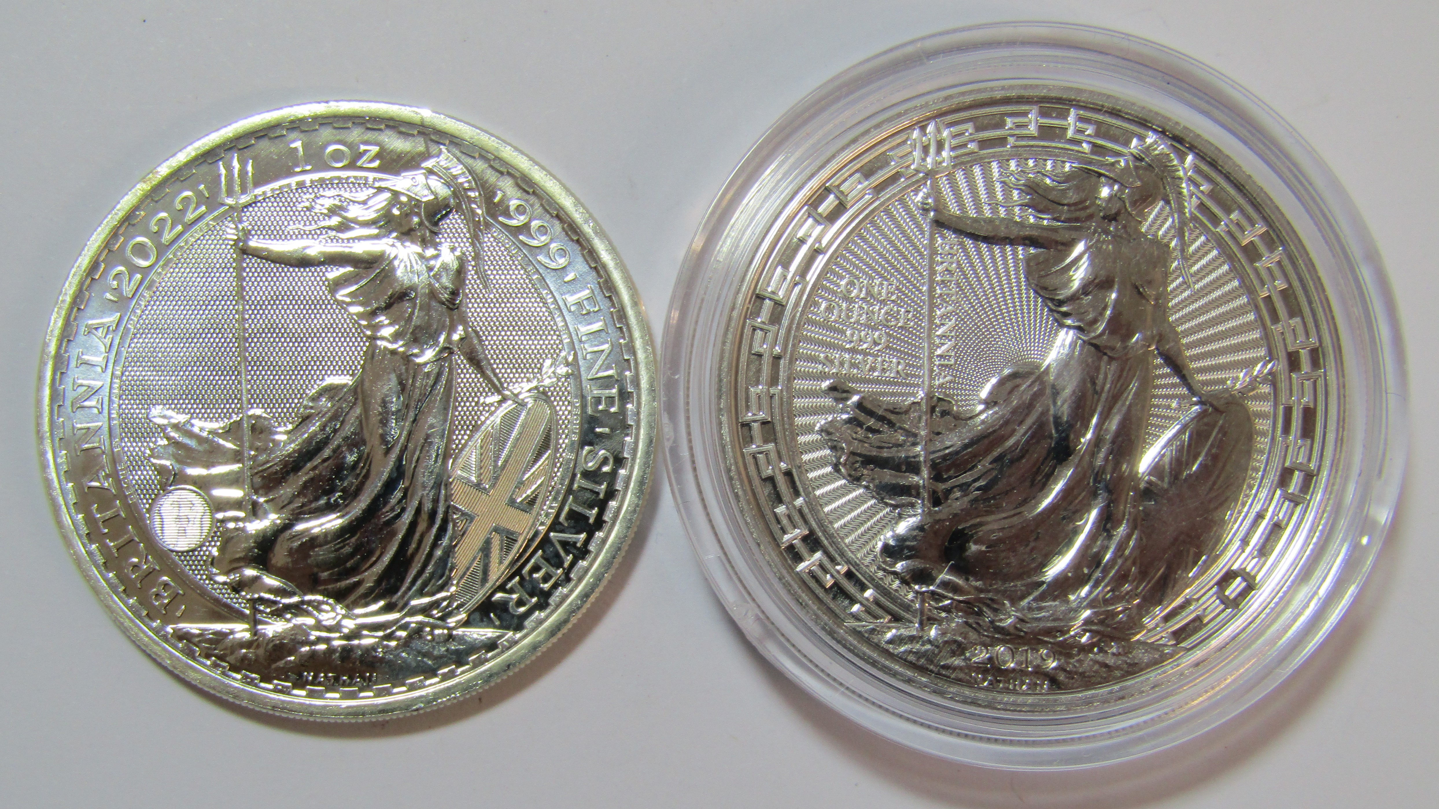 2 x 1oz fine silver coins - 2019 & 2022 Britannia 2 pounds - Image 2 of 2