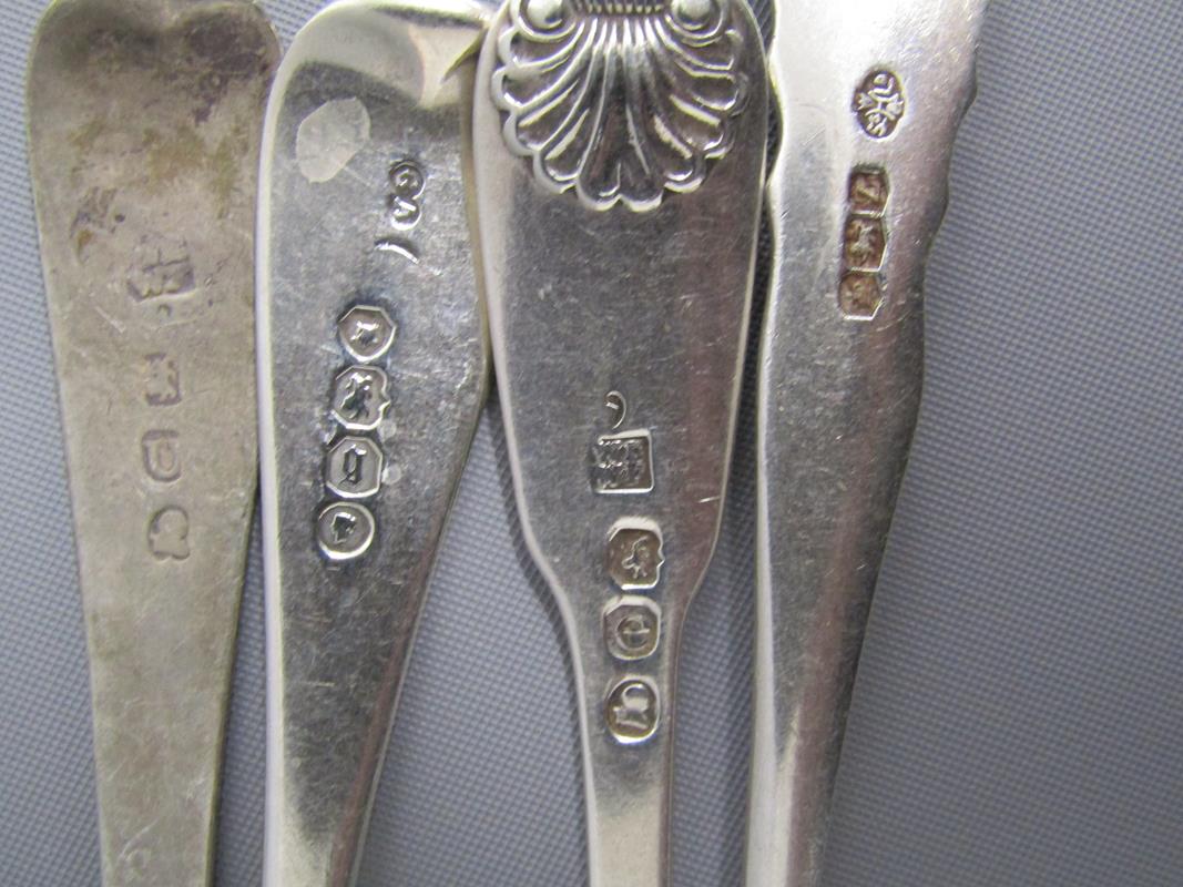 Mixed collection of silver teaspoons includes possibly Robert Wallis London 1840, Viners Sheffield - Bild 15 aus 15