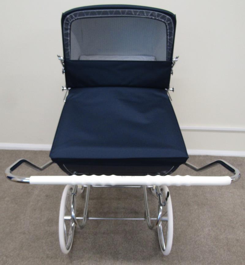 Silver Cross Kensington navy coach built pram with detachable chassis - as new - Image 3 of 11