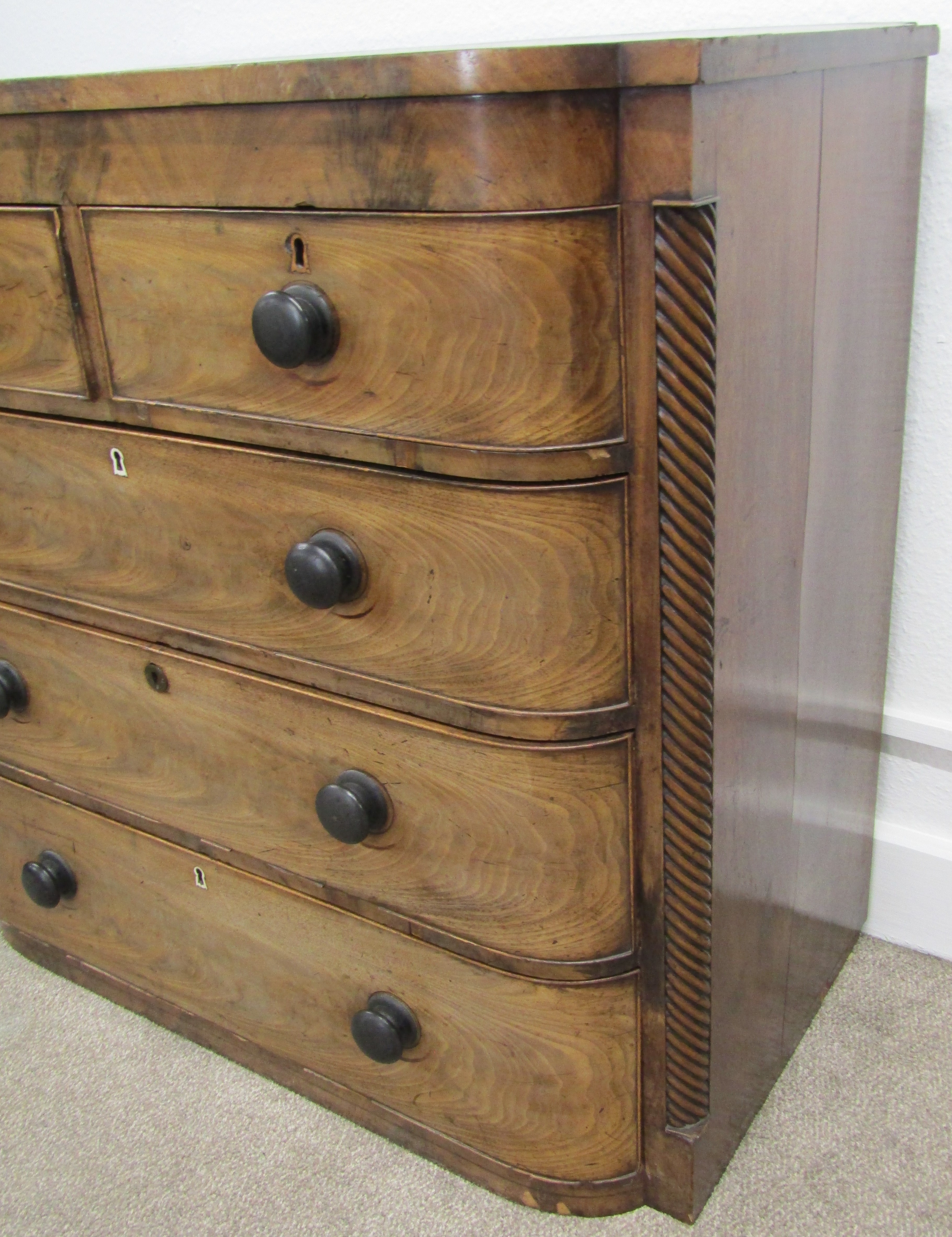 Victorian bow fronted chest of drawers with barley twist quarter columns. Missing legs. - Image 3 of 5