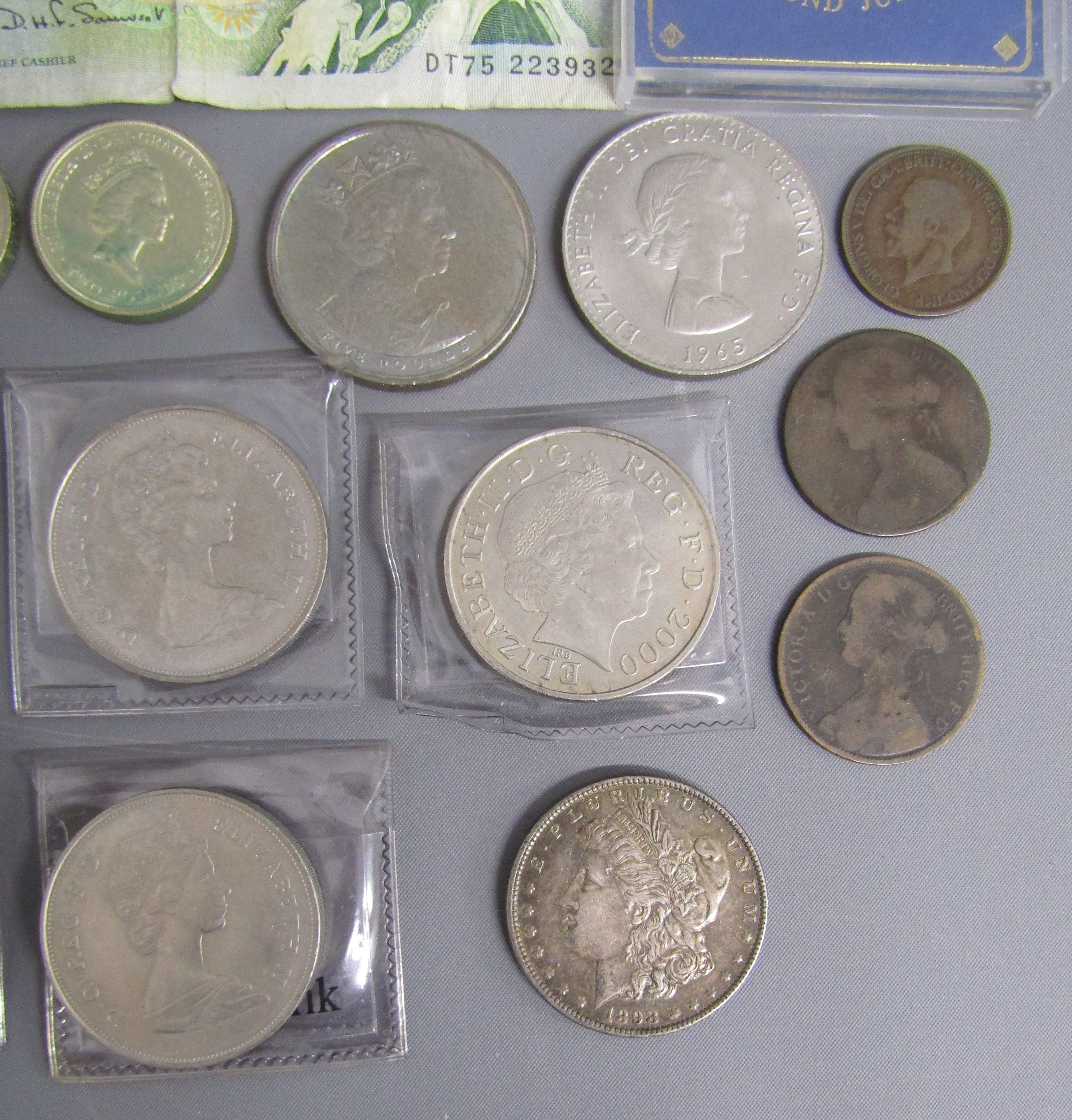 Collection of coins includes £1 note, 1898 United States of America one dollar coin, 2000 Queen - Image 3 of 9