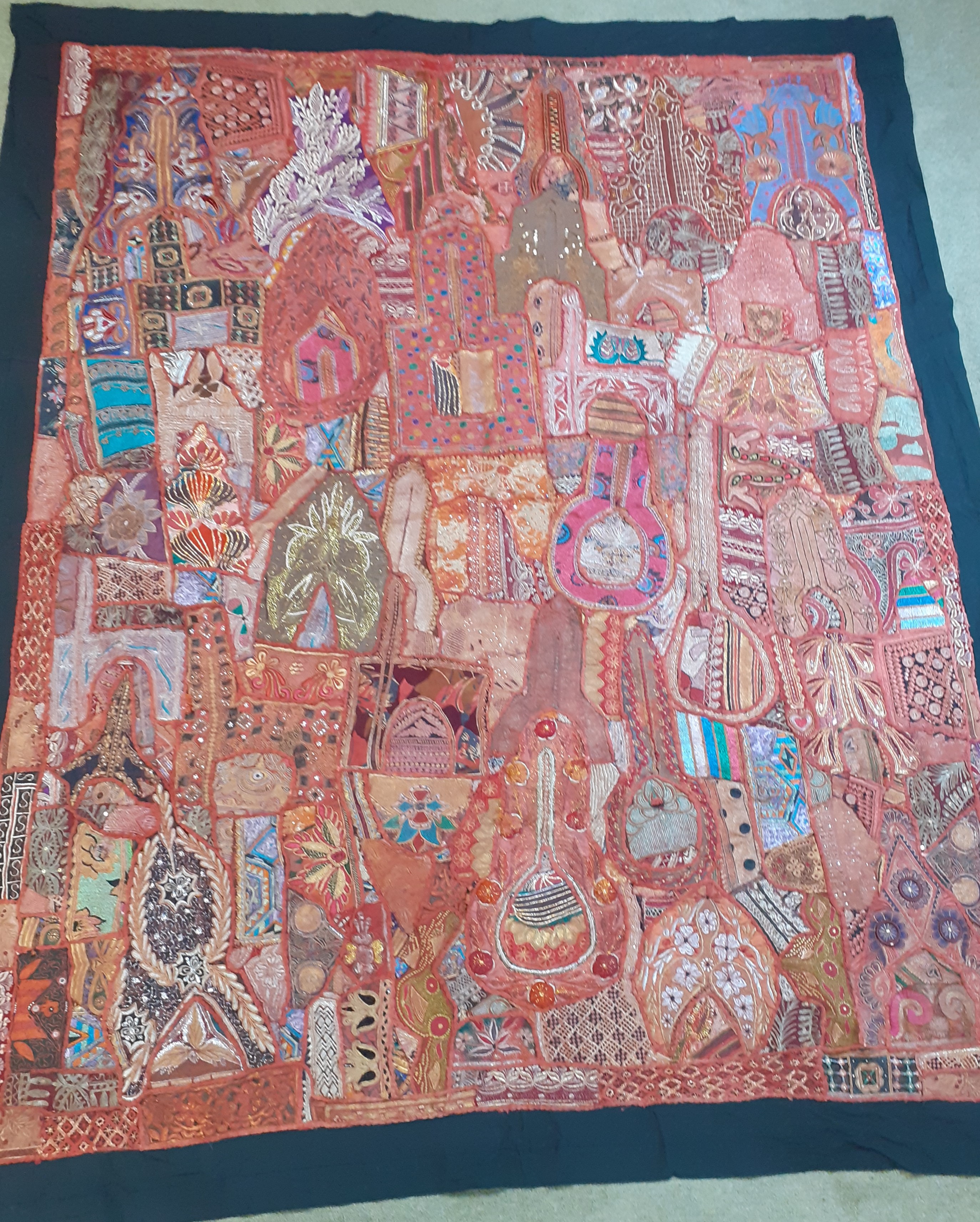 Large 20th century Indian patchwork bedspread / wall hanging / kantha throw, made up of hand made