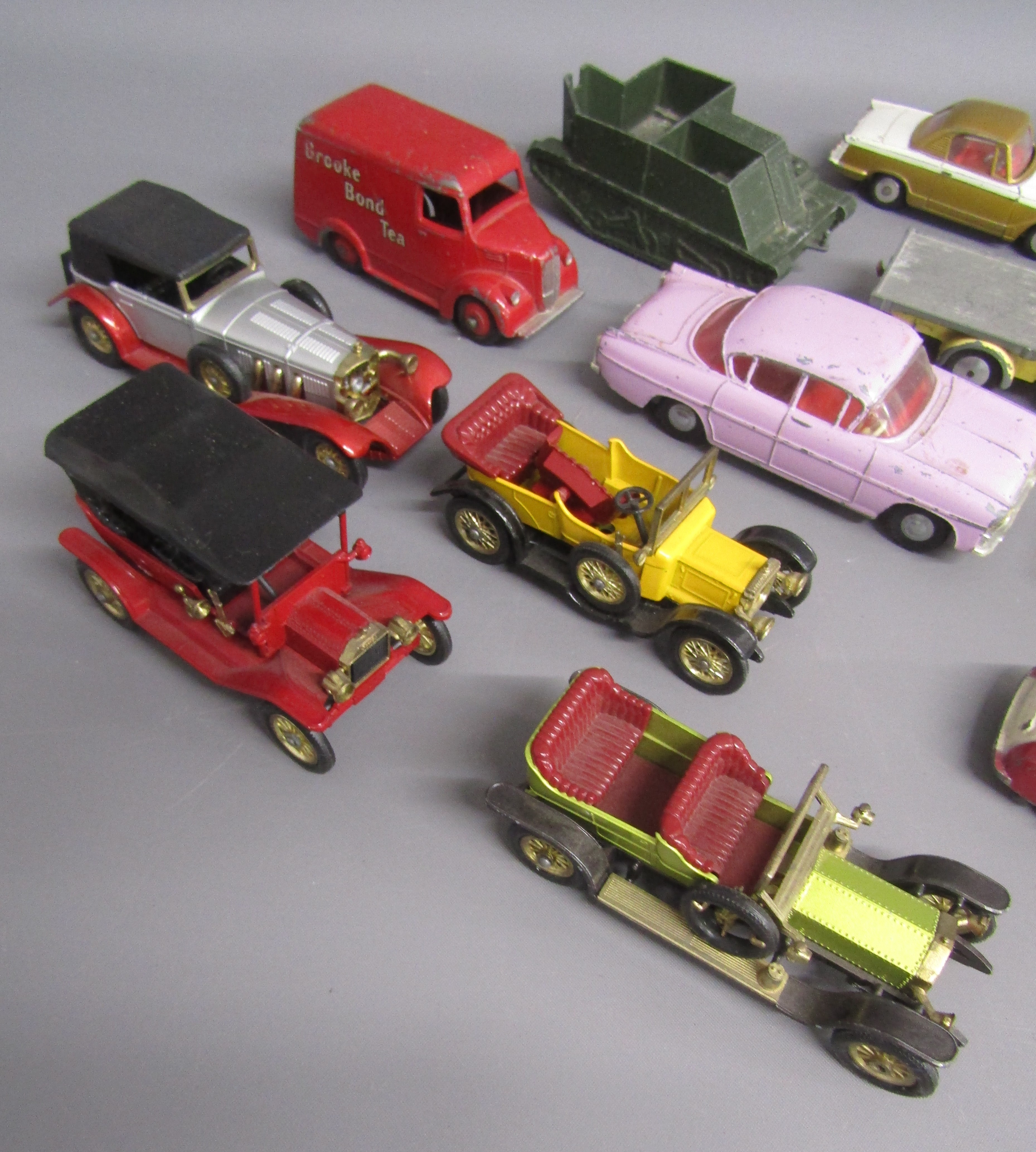 Loose die-cast cars includes Spot-on Vauxhall Cresta, Dinky Morris Oxford, Trojan, Austin - Image 2 of 4