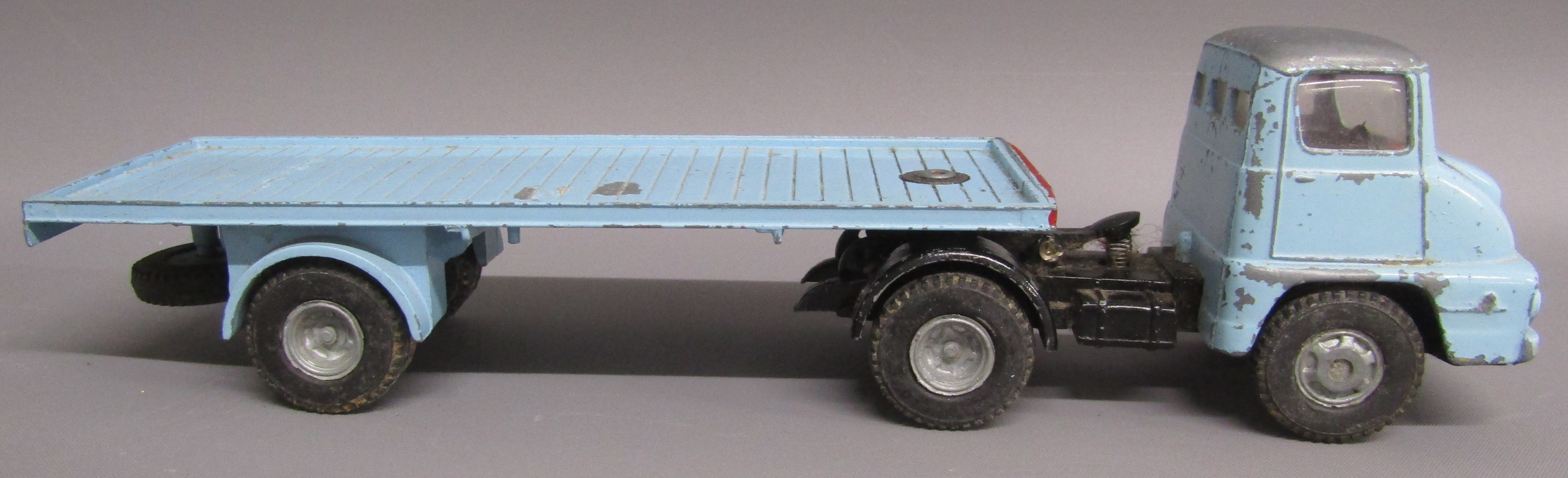 Boxed Tri-ang Spot-on models 111A/OG Ford Thames Trader with arctic float and garage kit (missing - Bild 4 aus 8