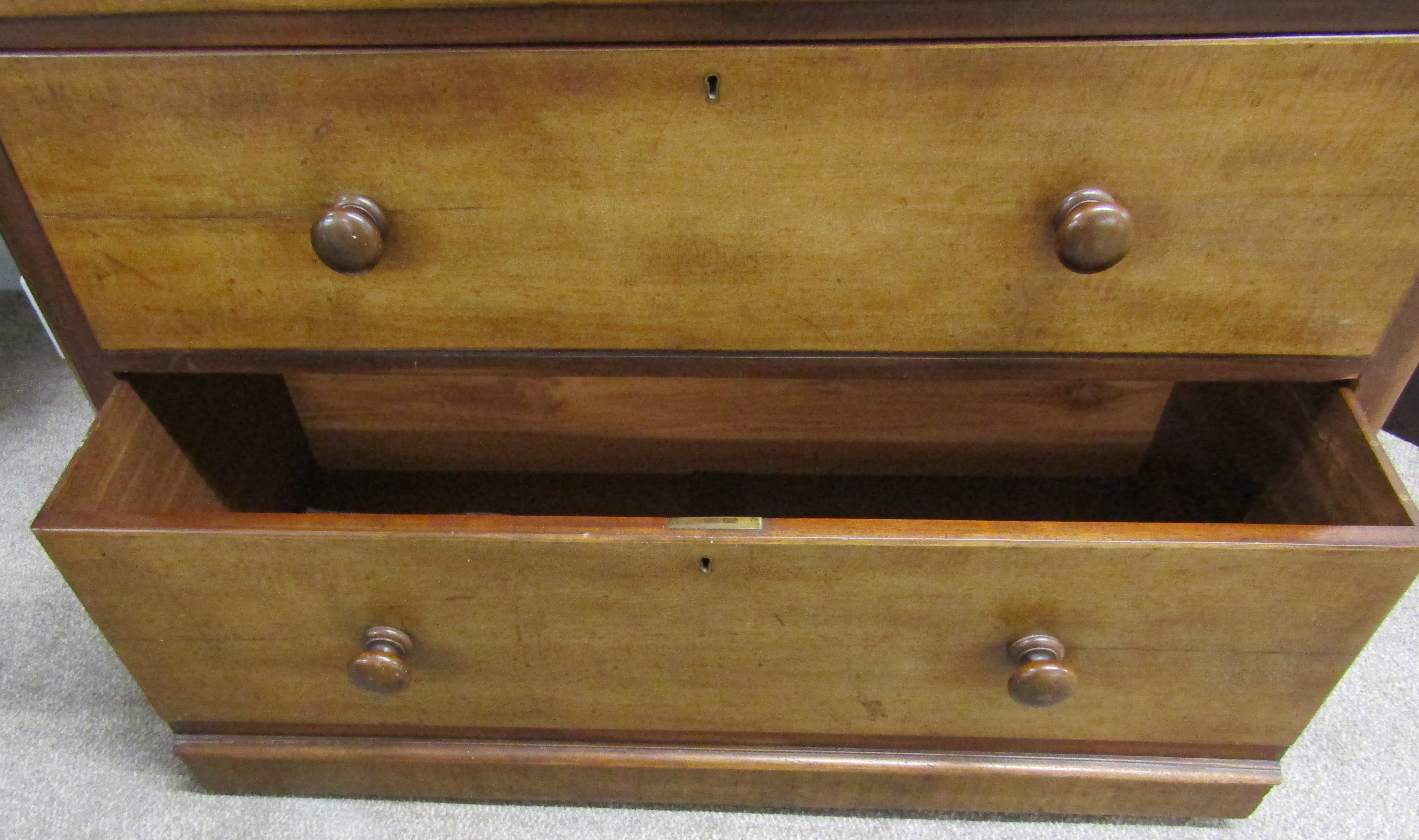 Large Victorian mahogany chest of drawers - approx. 120cm x 52.5cm x 119.5cm - Image 4 of 4