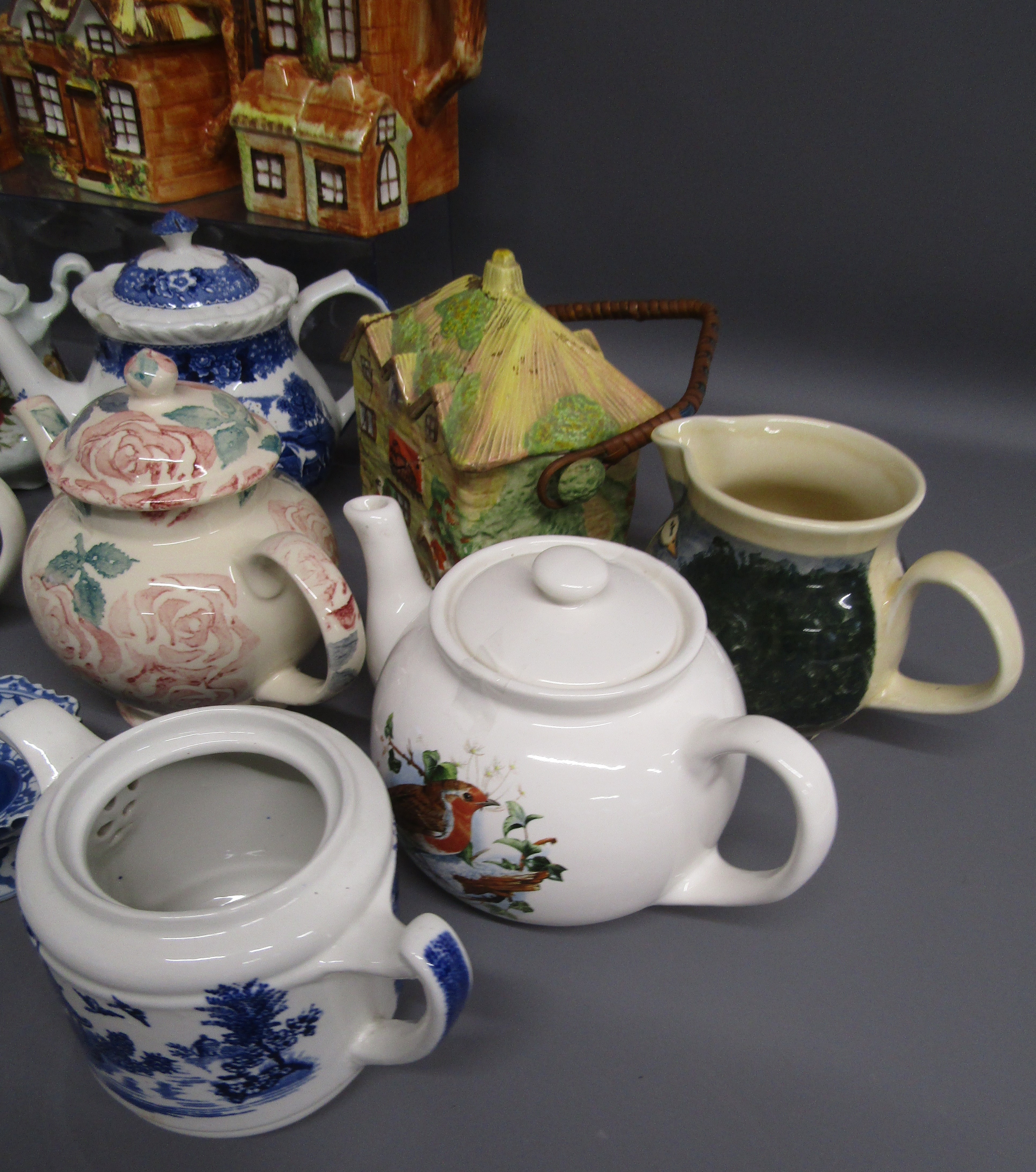 Collection of mostly teapots - includes Arthur Wood, robin teapot that plays jingle bells, Wade, - Bild 5 aus 7