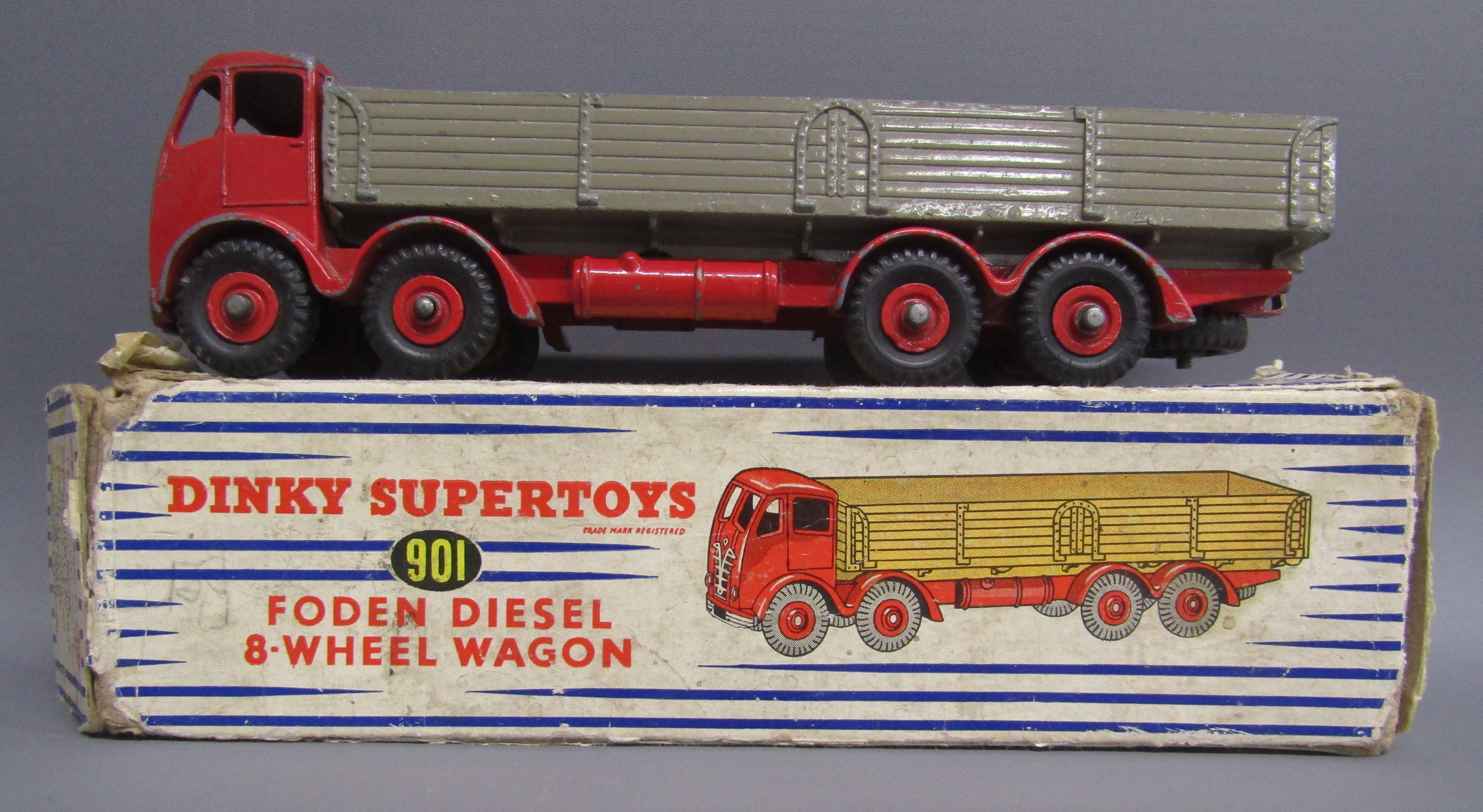 6 original Dinky vehicles - 901 Foden diesel 8-wheel wagon - 960 Lorry mounted cement mixer with - Image 2 of 7