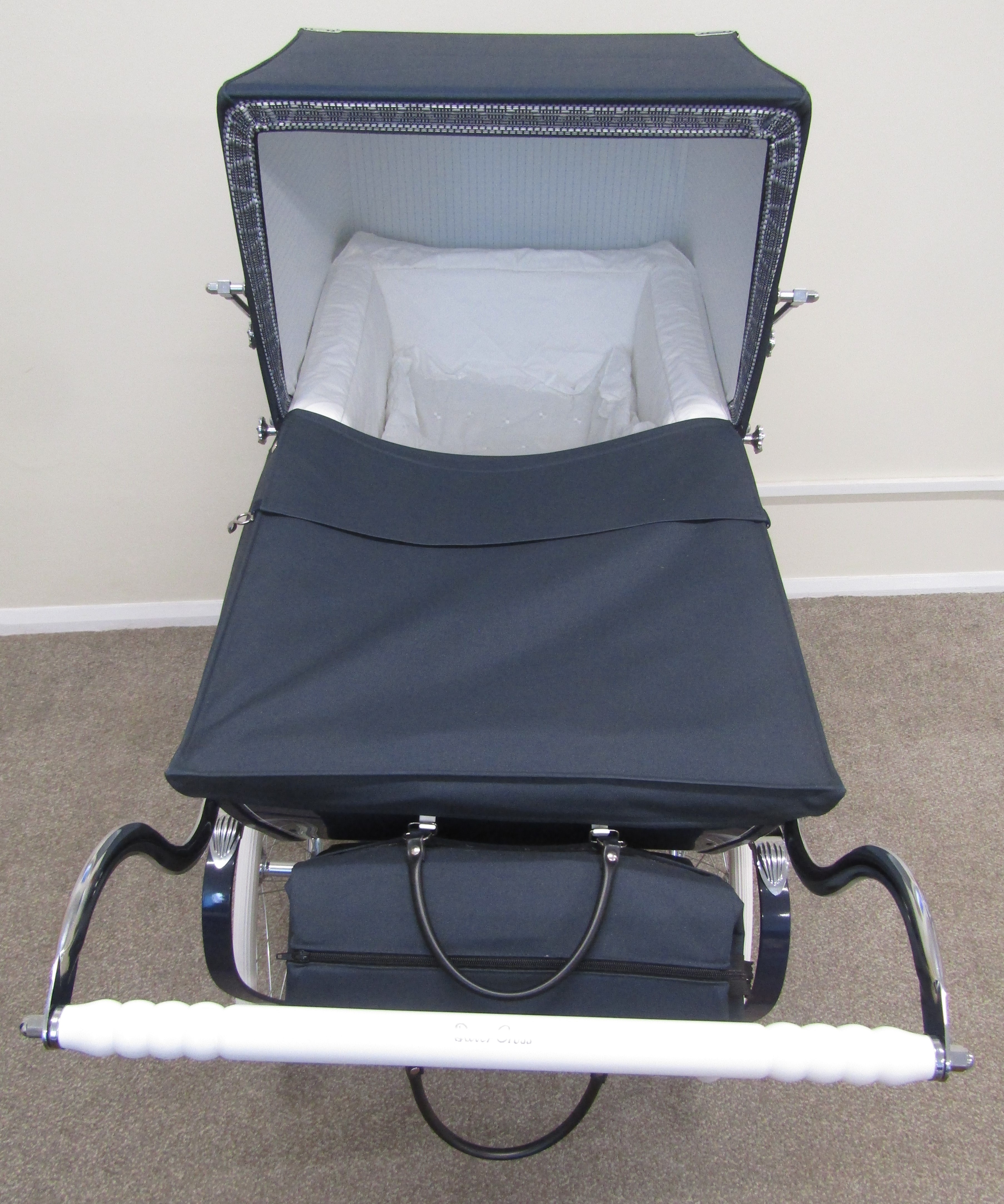Silver Cross traditional style Balmoral navy coach built pram - as new - Image 2 of 6