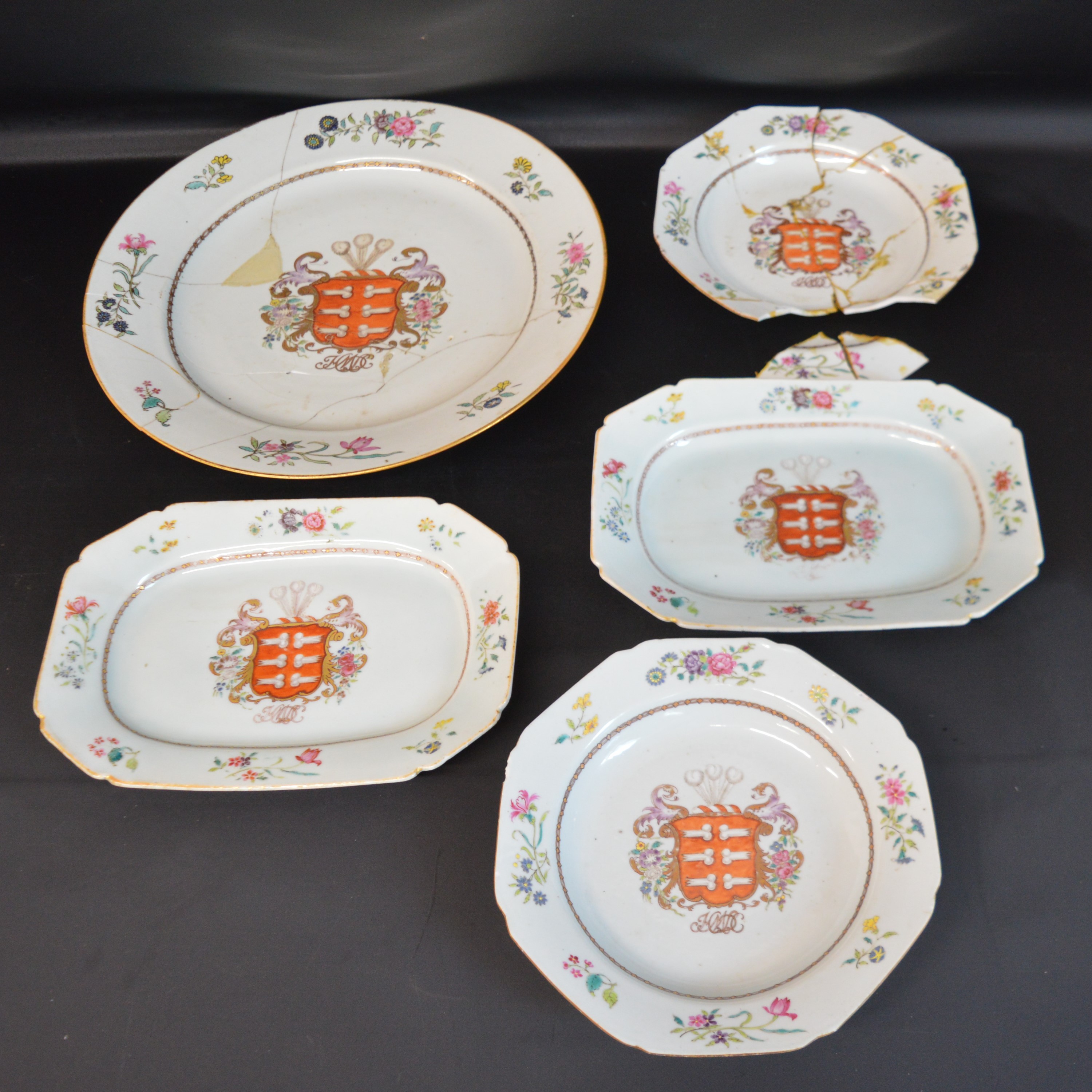 5 pieces of 18th century ceramic Chinese armorial export ware comprising 2 soup bowls, 2 tureen
