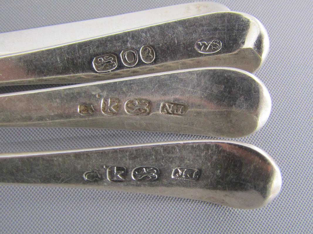 Mixed collection of silver teaspoons includes possibly Robert Wallis London 1840, Viners Sheffield - Bild 10 aus 15