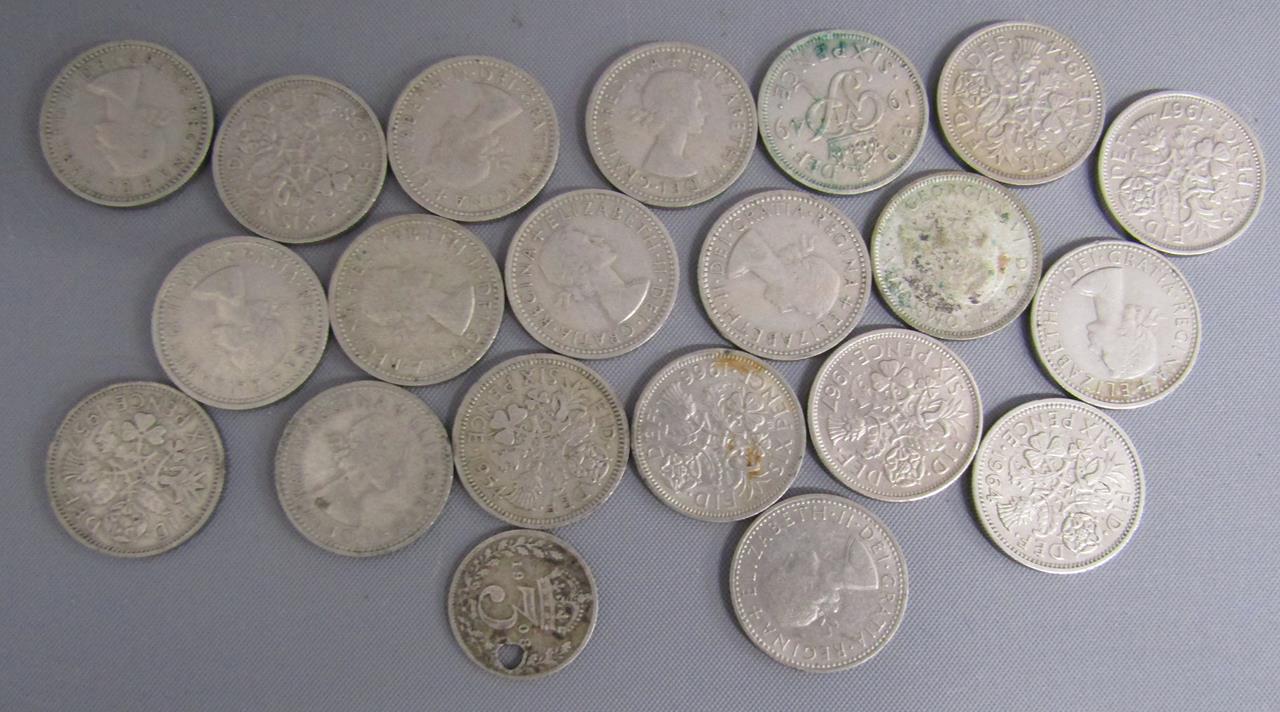 Collection of coins includes English and Foreign, 1 dollar bill, 10 Euro note, 1964 half dollar, - Bild 5 aus 6