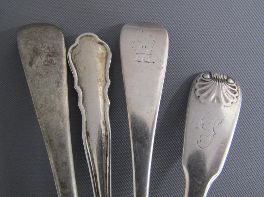 Mixed collection of silver teaspoons includes possibly Robert Wallis London 1840, Viners Sheffield - Bild 14 aus 15