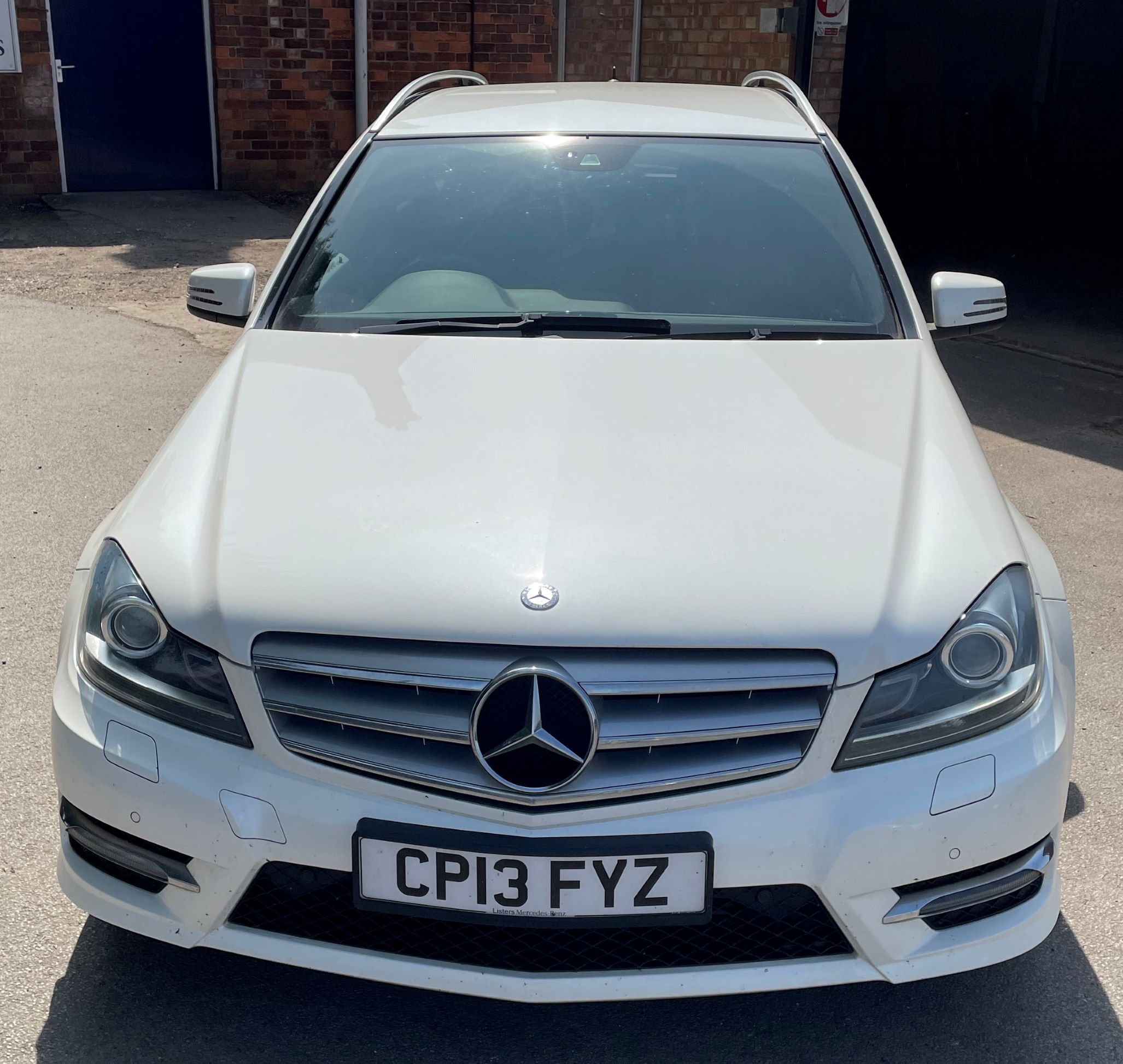 2013 Mercedes C250 AMG Sport CDI Blue-CY A  2.1L diesel estate car in white with red leather - Image 3 of 11