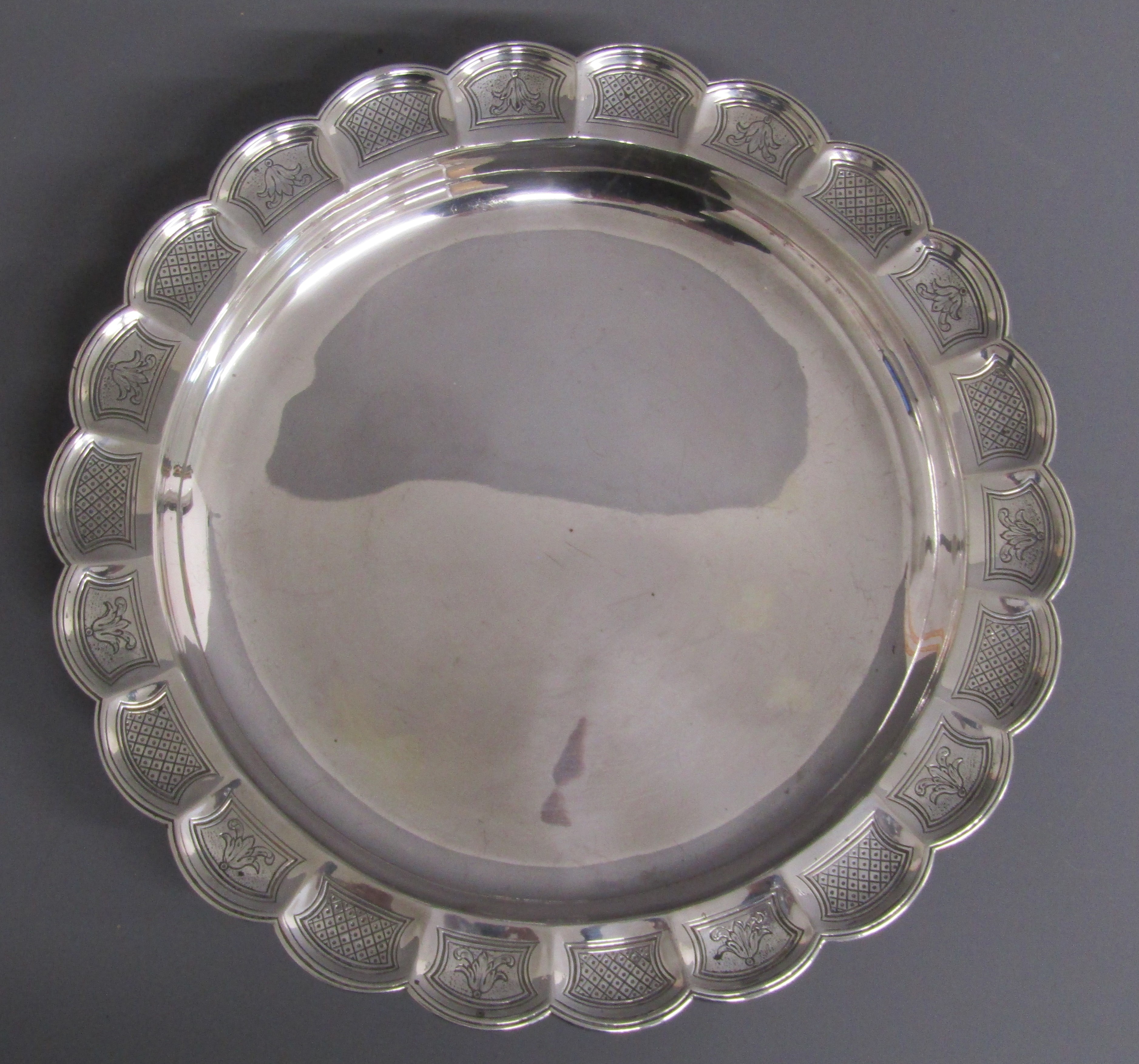 Charles Richard Comyns London 1919 footed silver salver - approx 26cm dia. & 900g/28.93ozt - Image 3 of 6