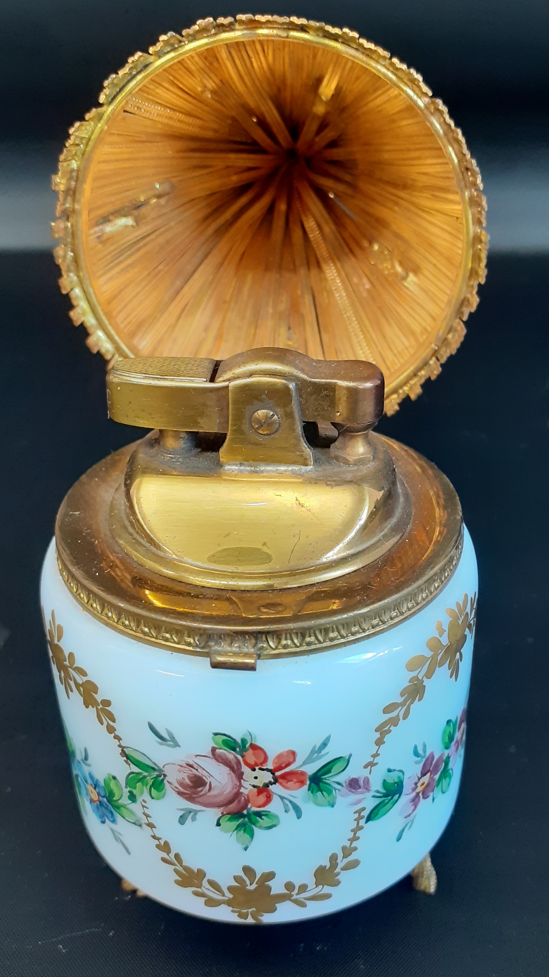 French table lighter with decorative gilt metal lid & opaline glass base 13cm tall - Image 2 of 3