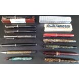 Selection of fountain pens including Parker Duofold, Parker Junior, Parker Vacumatic, Platignum