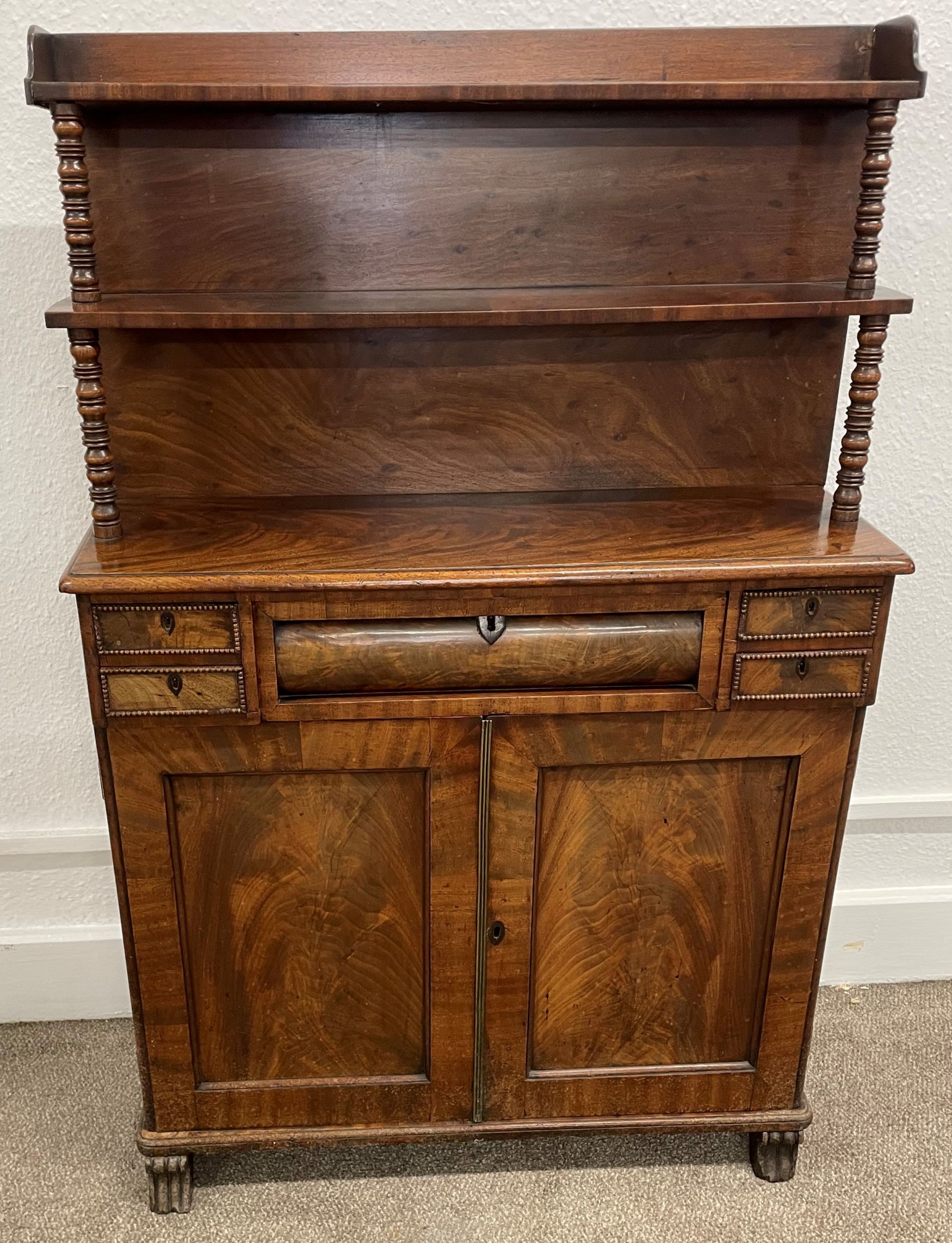 Small William IV chiffonier in mahogany Ht 124cm D 27cm W 80cm