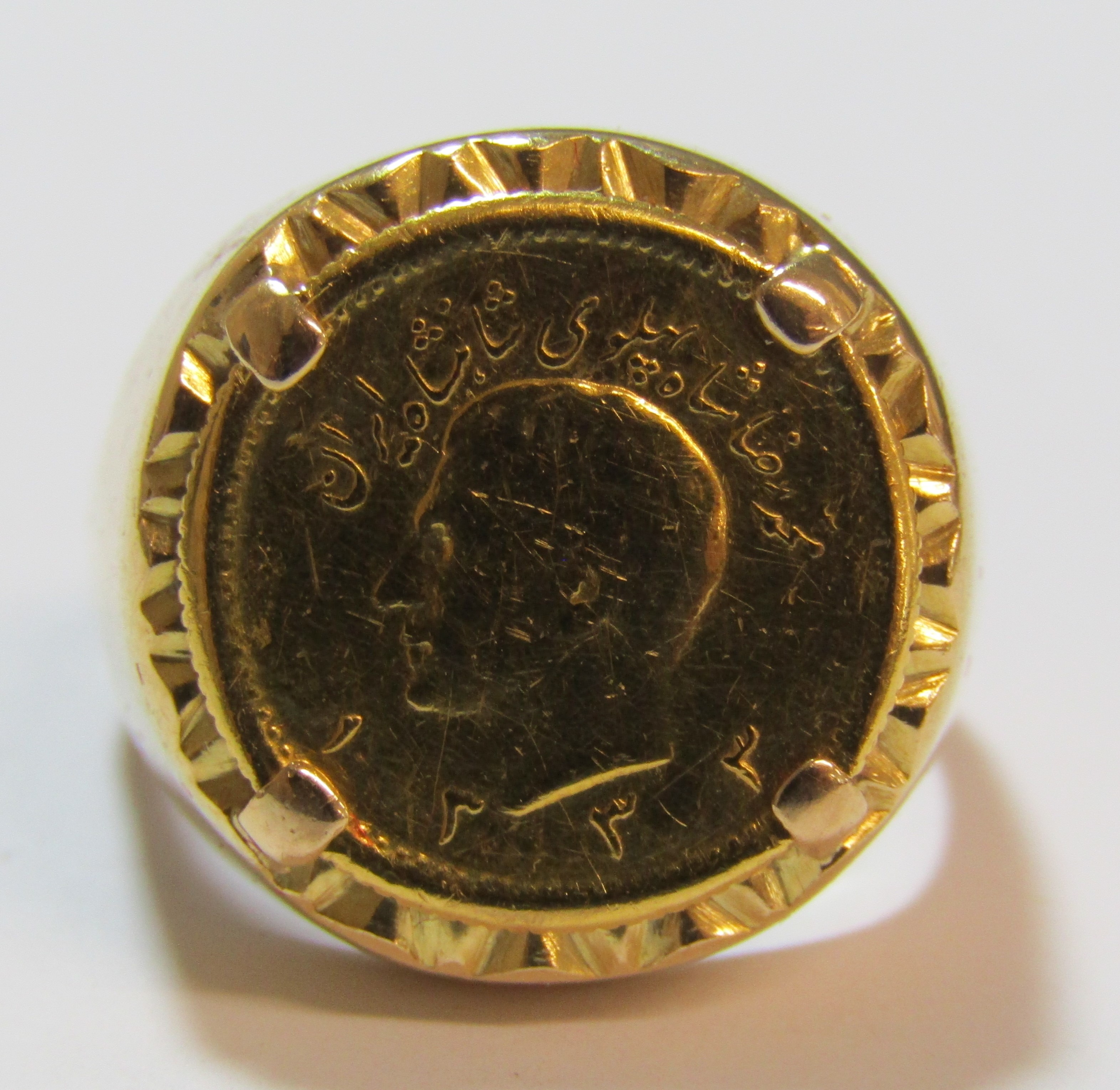 Tested as 9ct gold ring mounted with 22ct Phalavi Mohammad Reza Shah Iran gold quarter - ring size N - Image 5 of 6