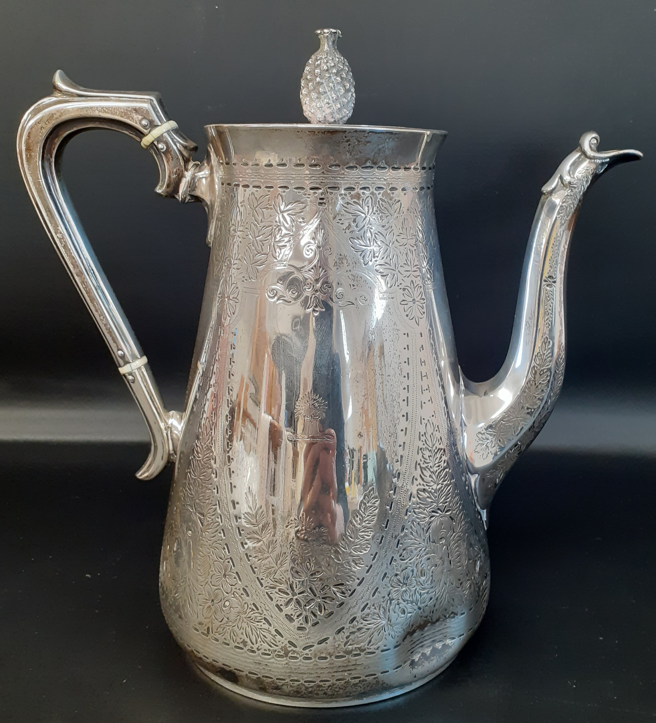 Victorian silver coffee pot, Mappin & Webb, Sheffield 1879, 26.59ozt - Image 3 of 3