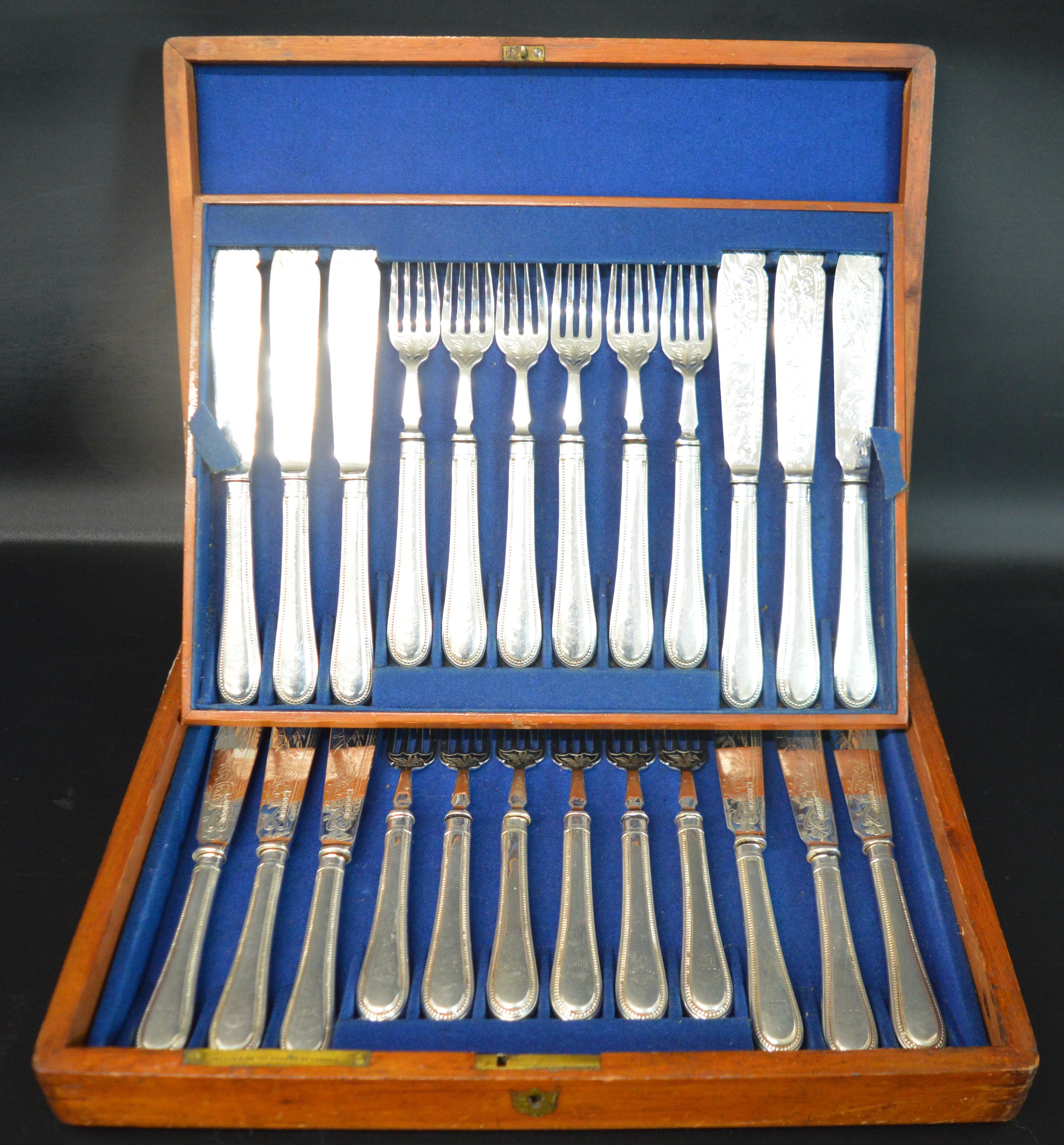 Victorian cased set of 12 silver plated fish knives & forks with engraved fish decoration to knife