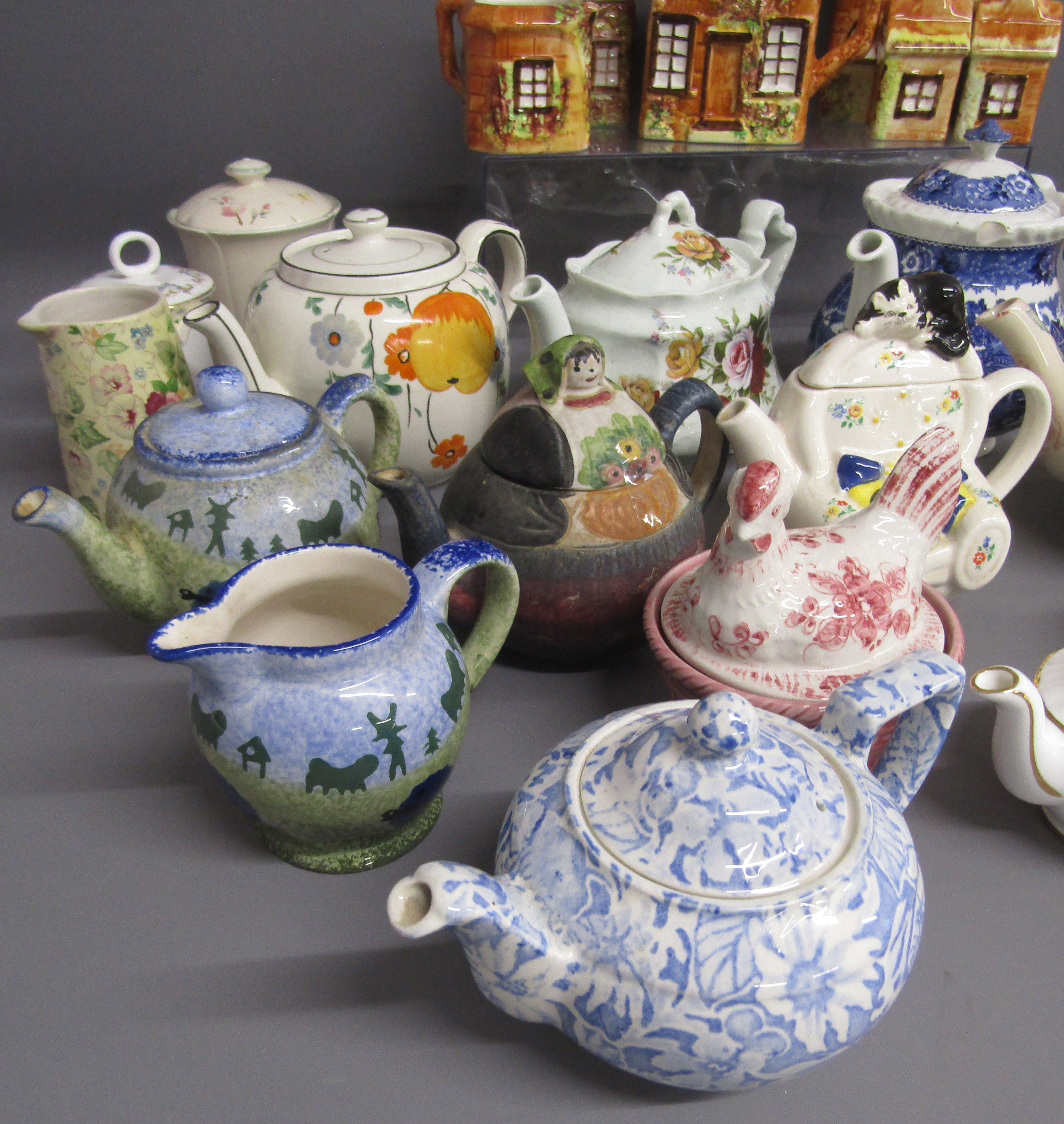 Collection of mostly teapots - includes Arthur Wood, robin teapot that plays jingle bells, Wade, - Bild 2 aus 7