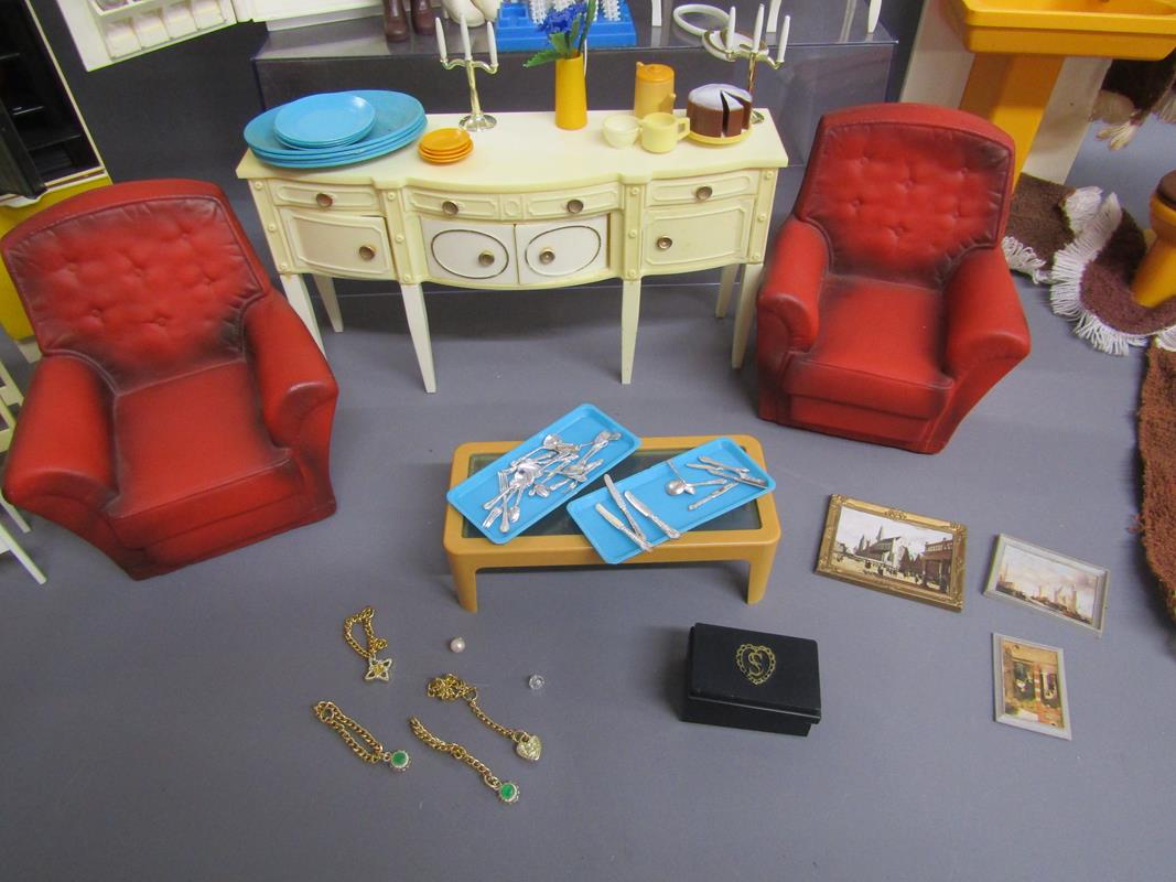 Original Sindy furniture includes bathroom, dressing table, wardrobe, kitchen units, 3 piece - Bild 4 aus 6