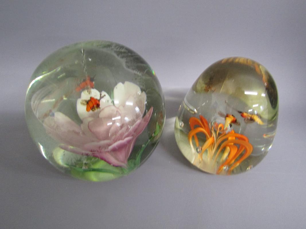 7 glass paperweights includes Peter John and Langham - Image 3 of 5