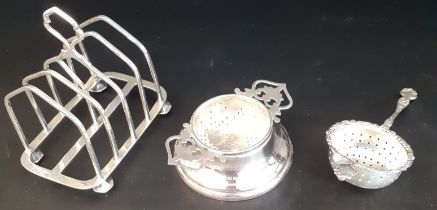 Silver toast rack Chester 1919 & two silver tea strainers London 1913 & Birmingham 1958, 7.37ozt