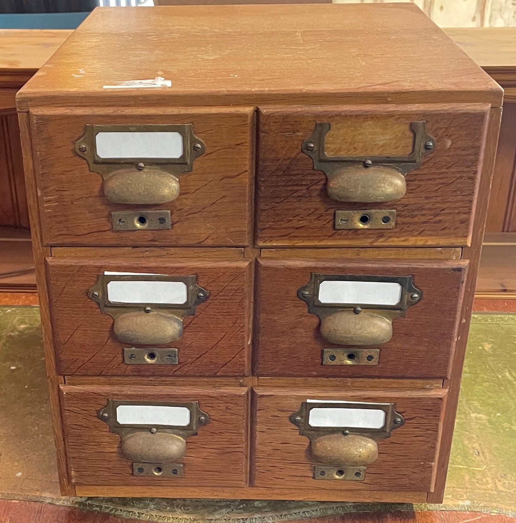 Index card cabinet